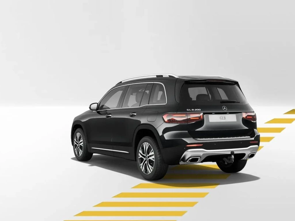 Mercedes-Benz-GLB 200-image-4