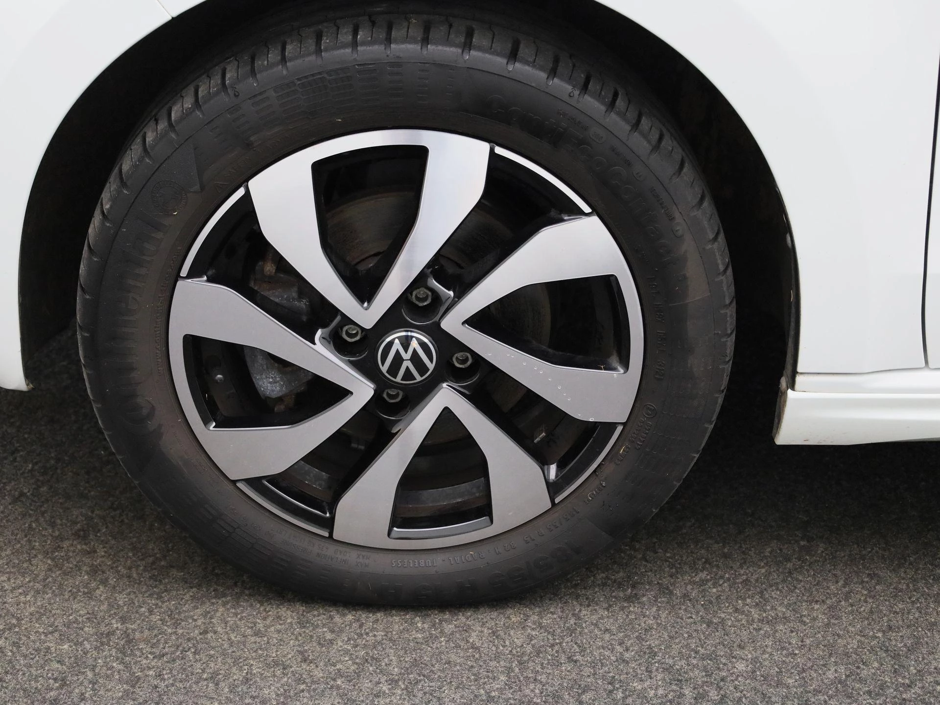 Volkswagen-e-up!-image-11