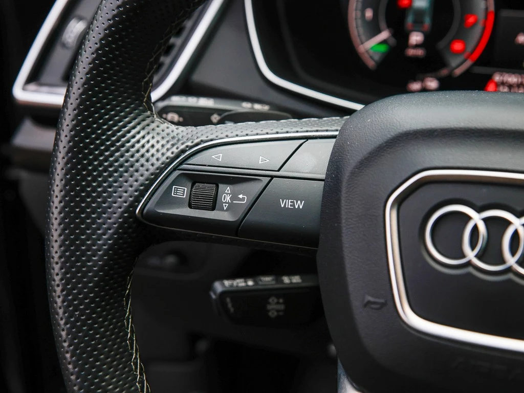 Audi Q5 55 TFSIe S line Matrix AHK B&O Business