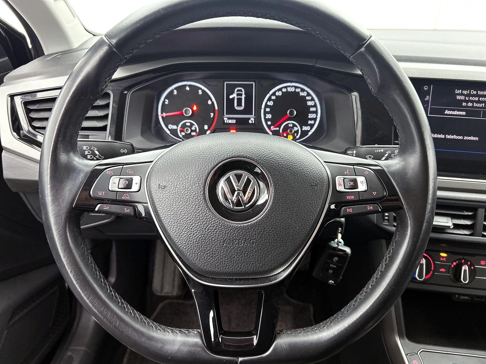 Volkswagen-Polo-image-30