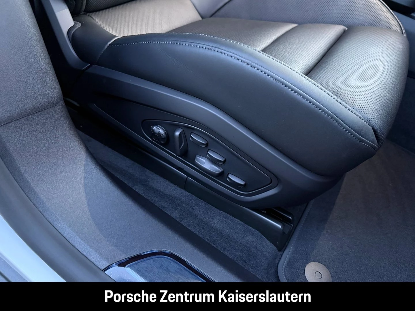 Porsche Taycan 4 Black Edition HA-Lenkung InnoDrive LED black edition
