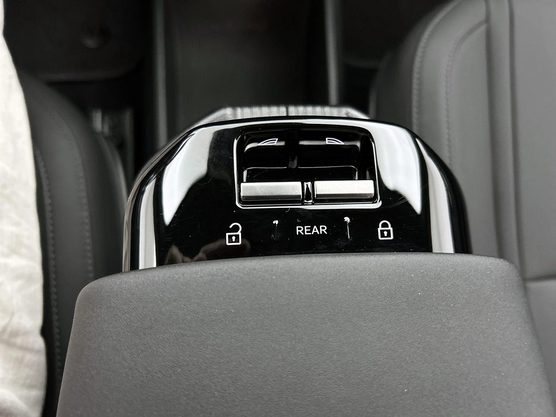 Volvo-EX30-image-8