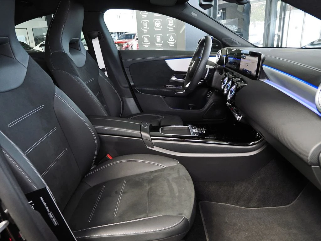 Mercedes-Benz-CLA 200-image-12