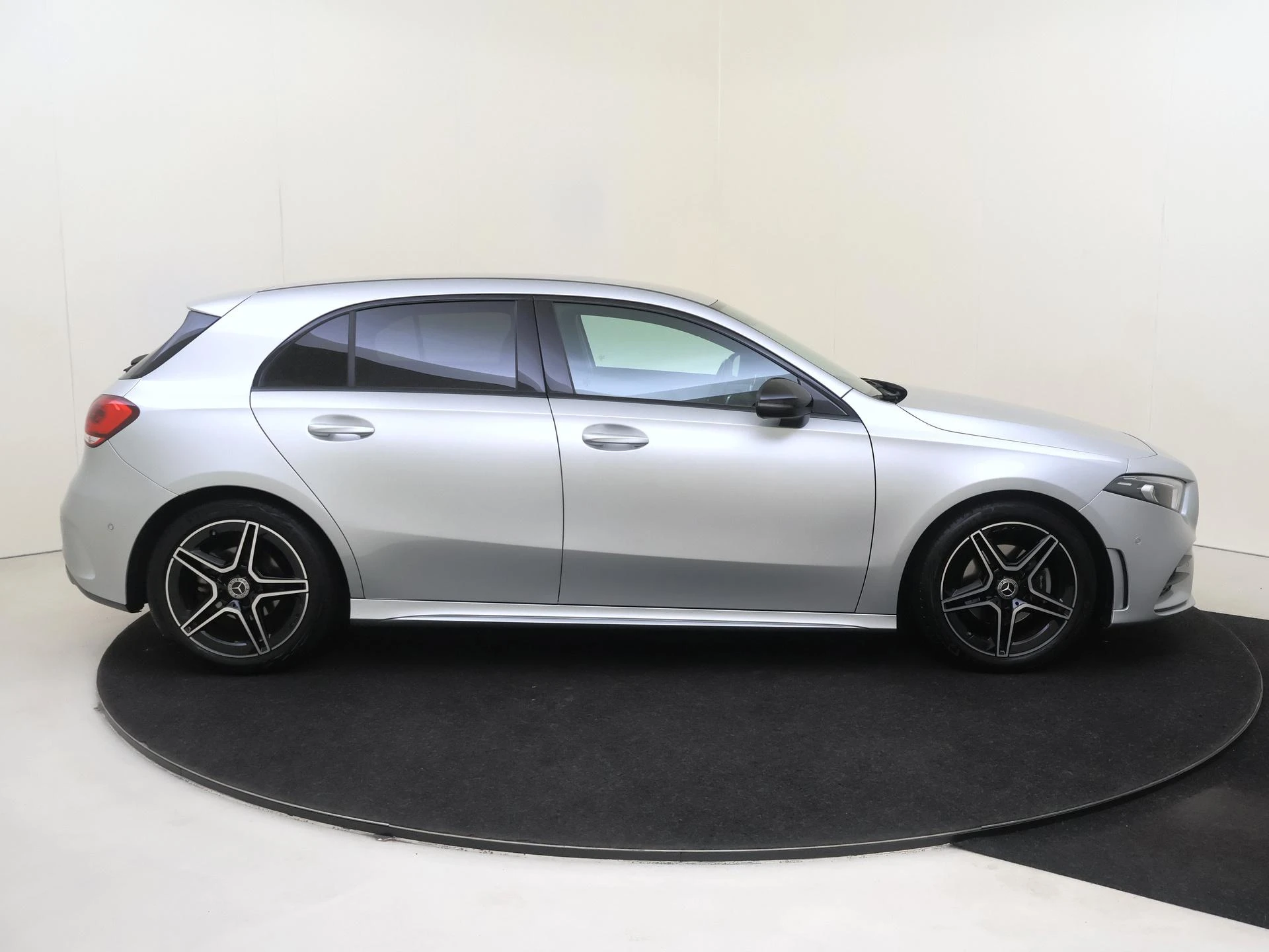 Mercedes-Benz-A-Klasse-image-8
