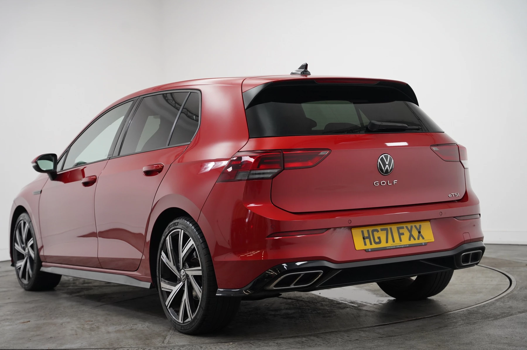 Volkswagen-Golf-image-2