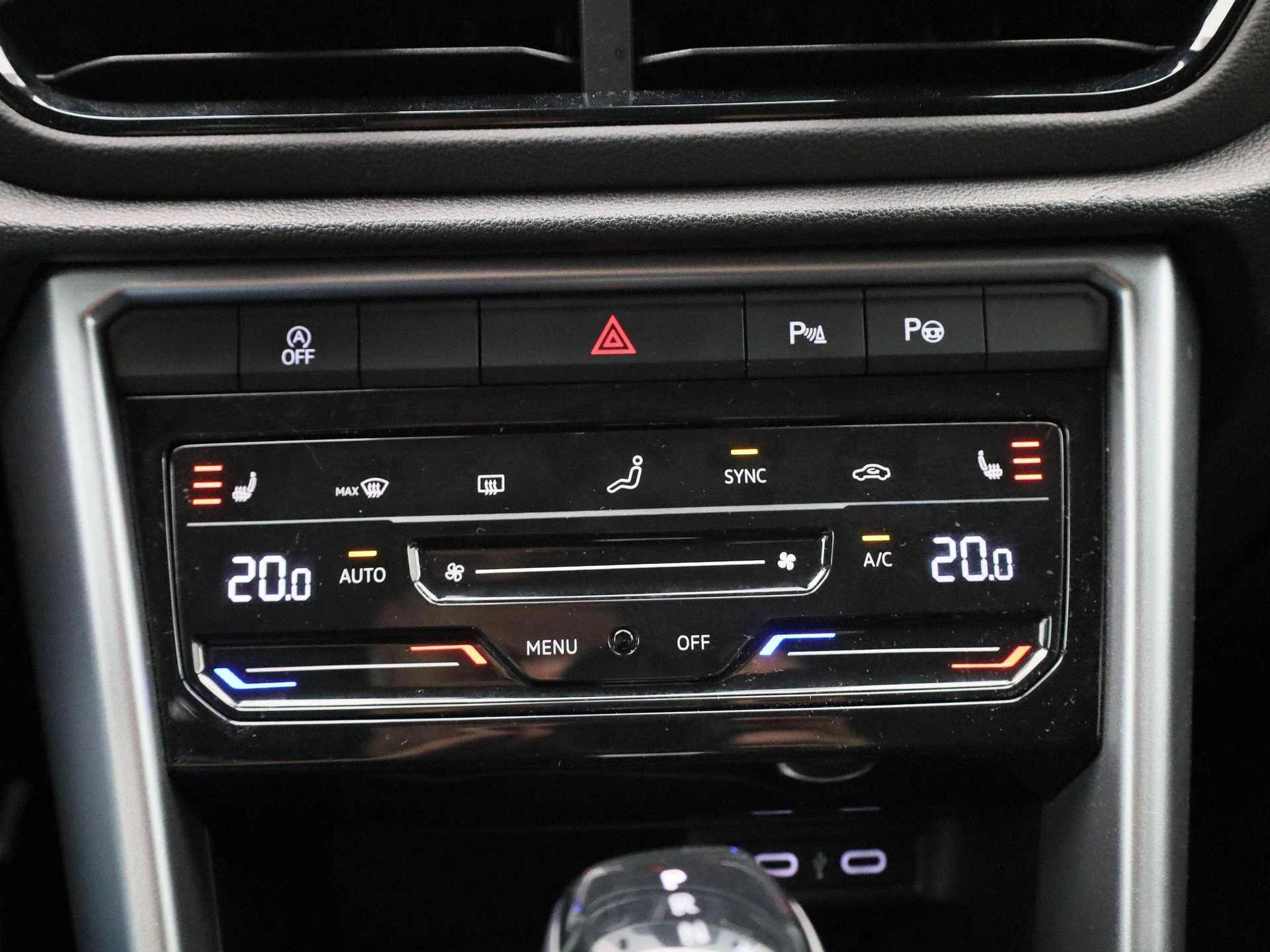 Volkswagen-T-Roc-image-16