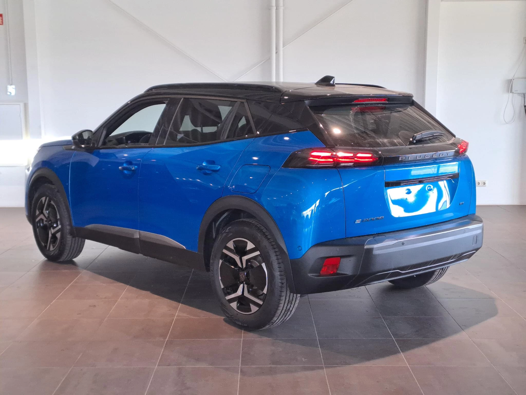 Peugeot-e-2008-image-6