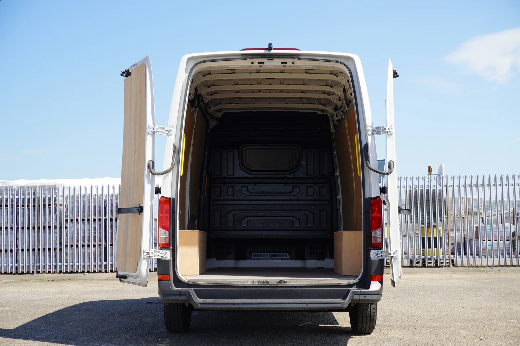 Volkswagen-Crafter-image-16