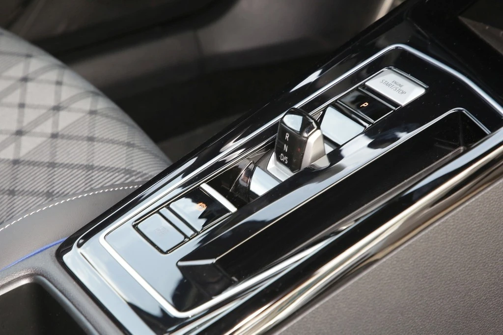 Volkswagen-Golf-image-9