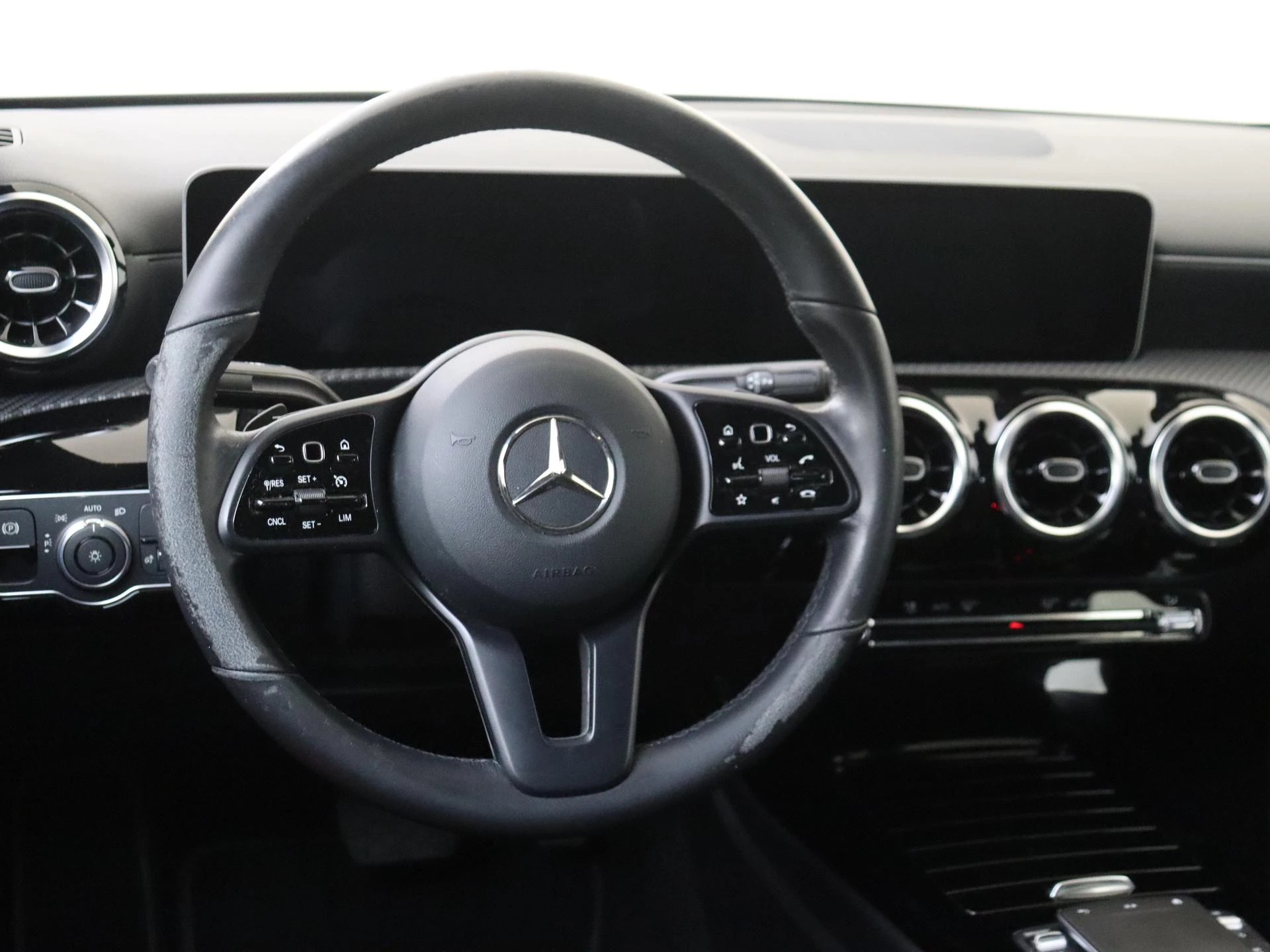 Mercedes-Benz-CLA-image-10
