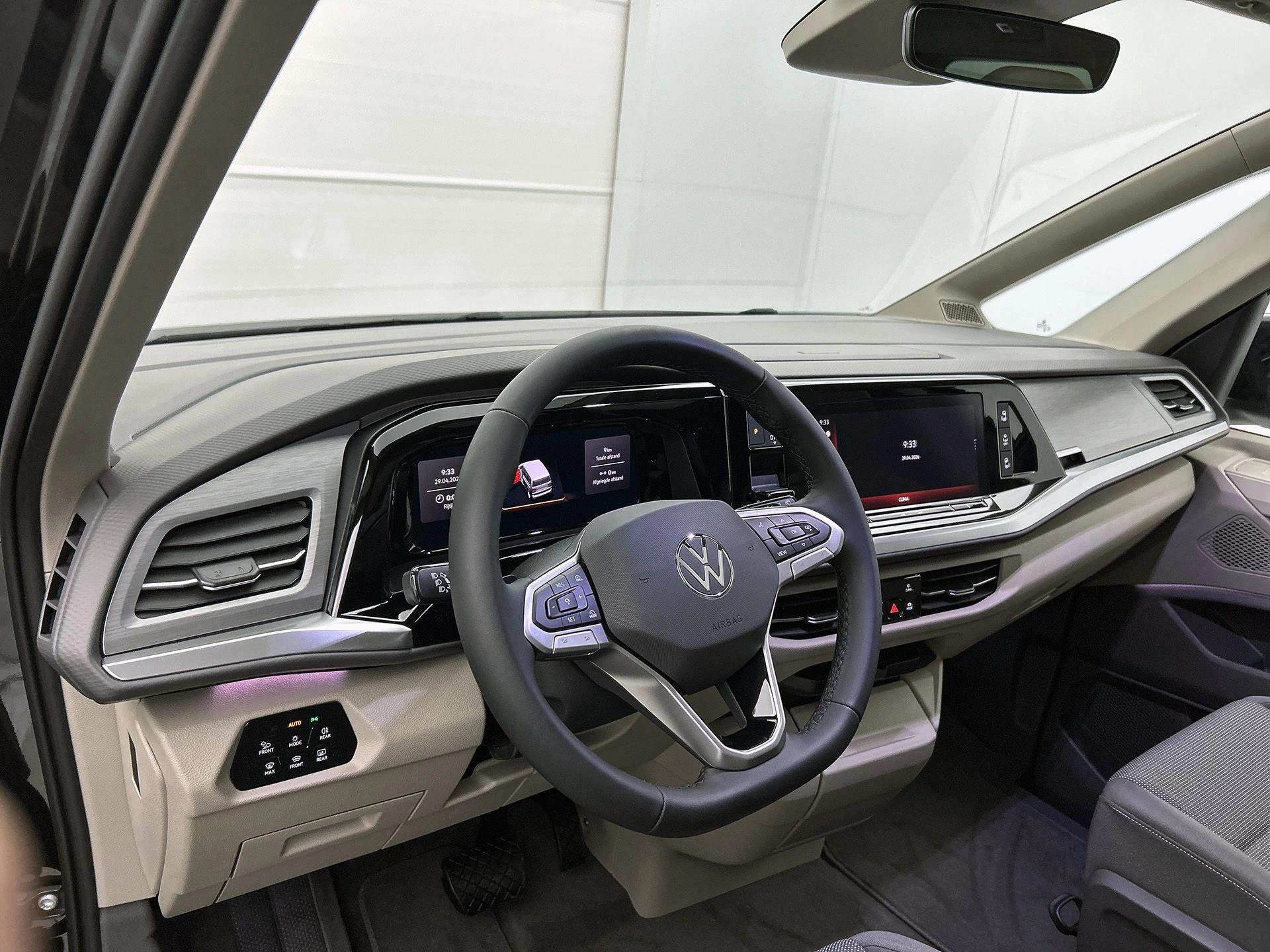 Volkswagen-Multivan-image-20