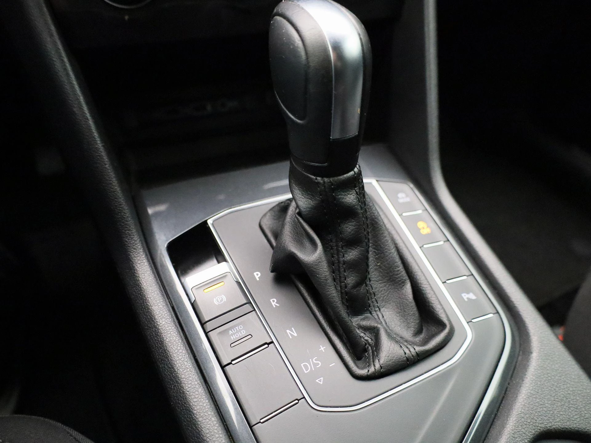 Volkswagen-Tiguan-image-28