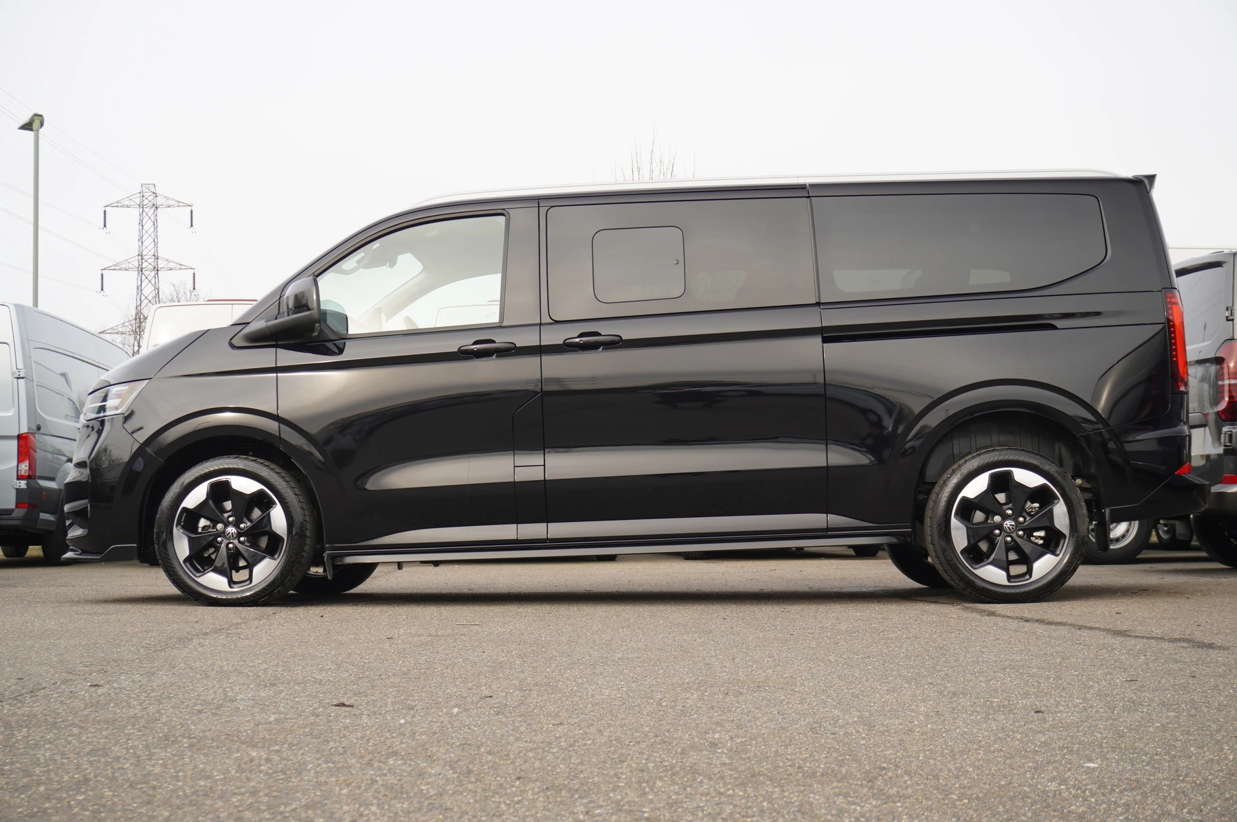 Volkswagen-Transporter-image-14