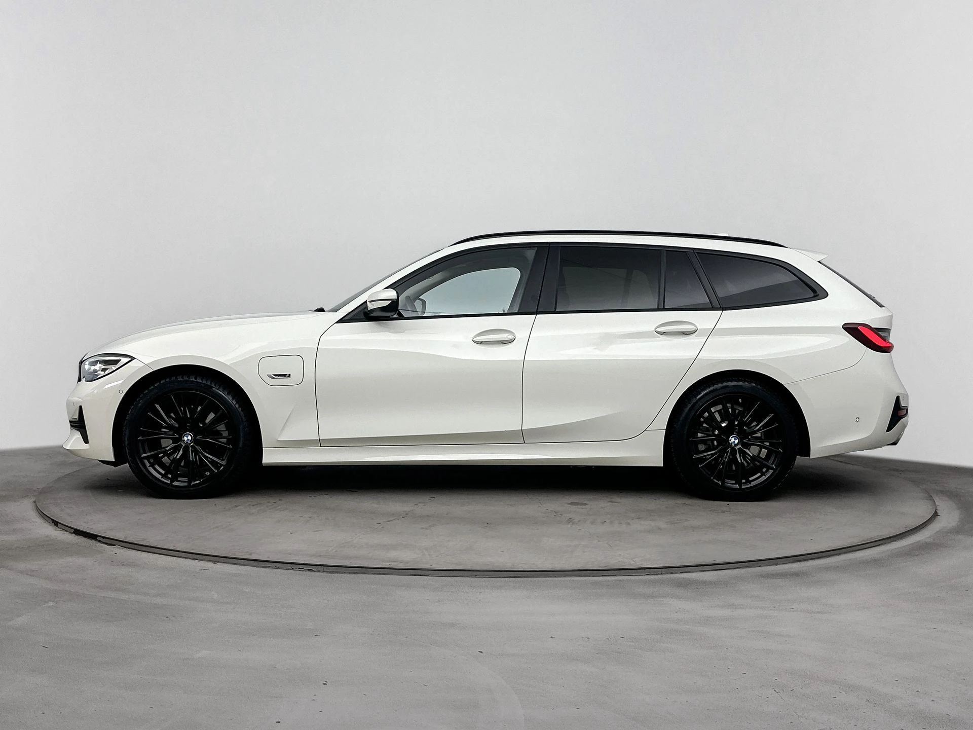 BMW-3 Serie-image-1