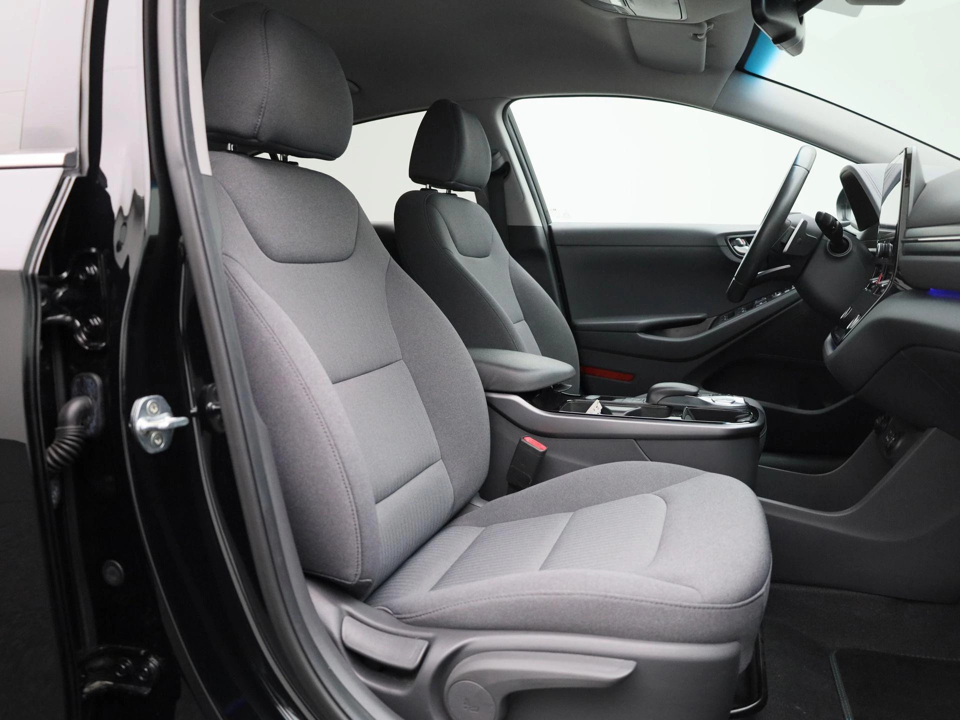 Hyundai-IONIQ-image-32