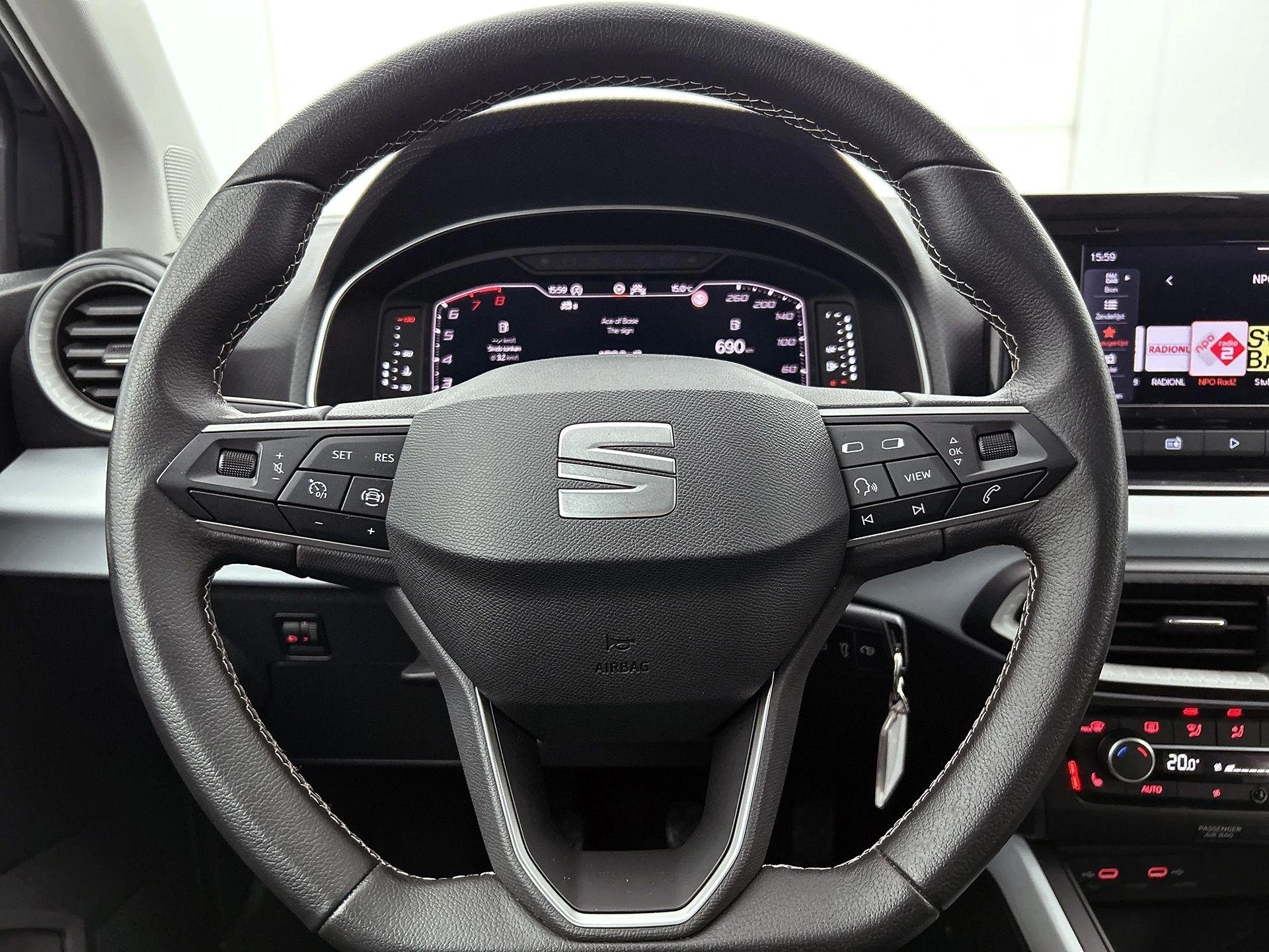SEAT-Arona-image-28