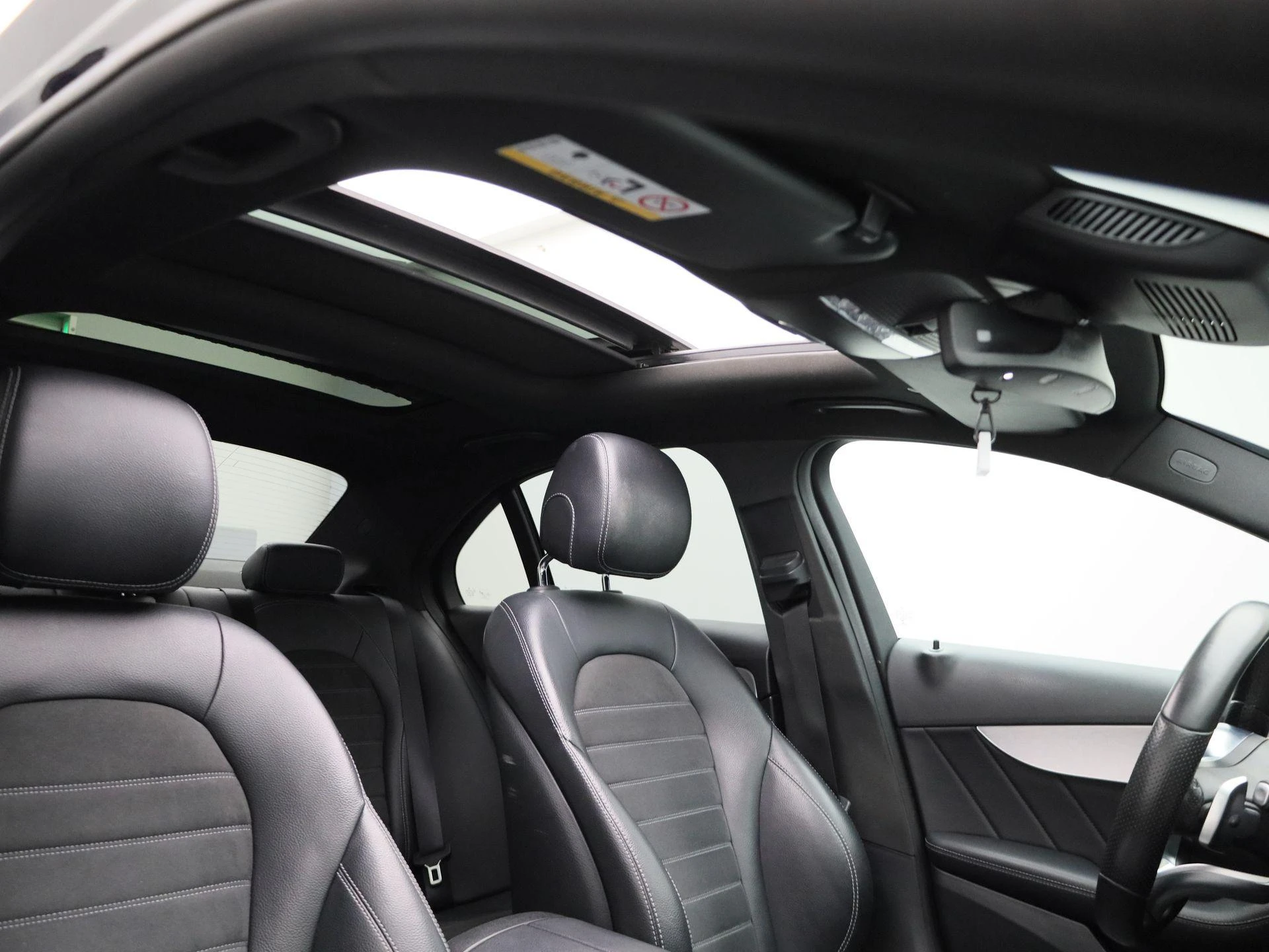 Mercedes-Benz-C-Klasse-image-49
