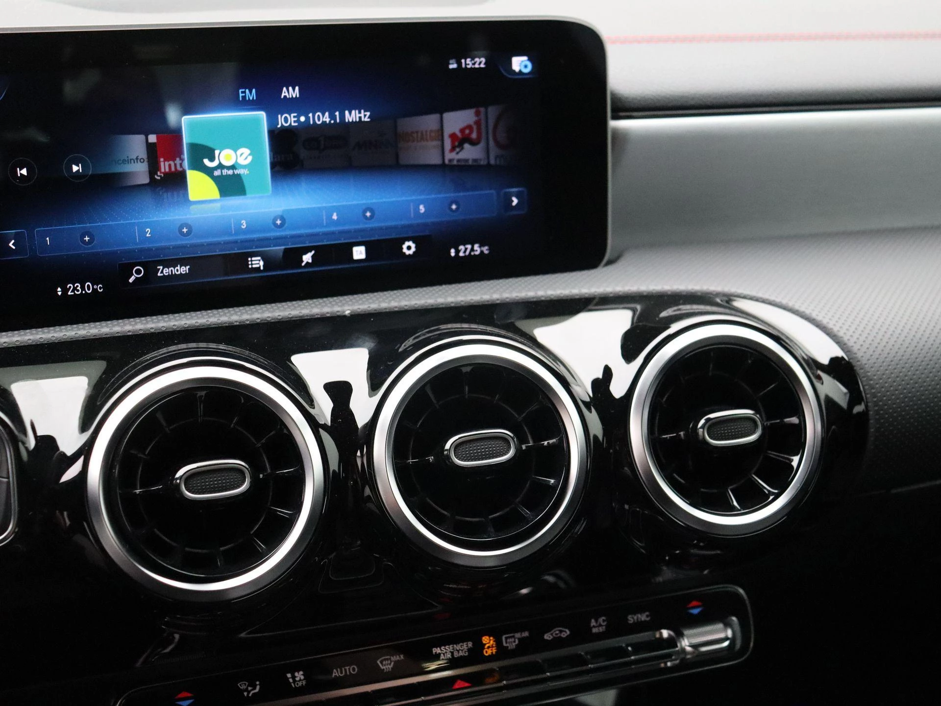 Mercedes-Benz CLA 180 Shooting Brake + AMG LINE + LED + CAMERA +