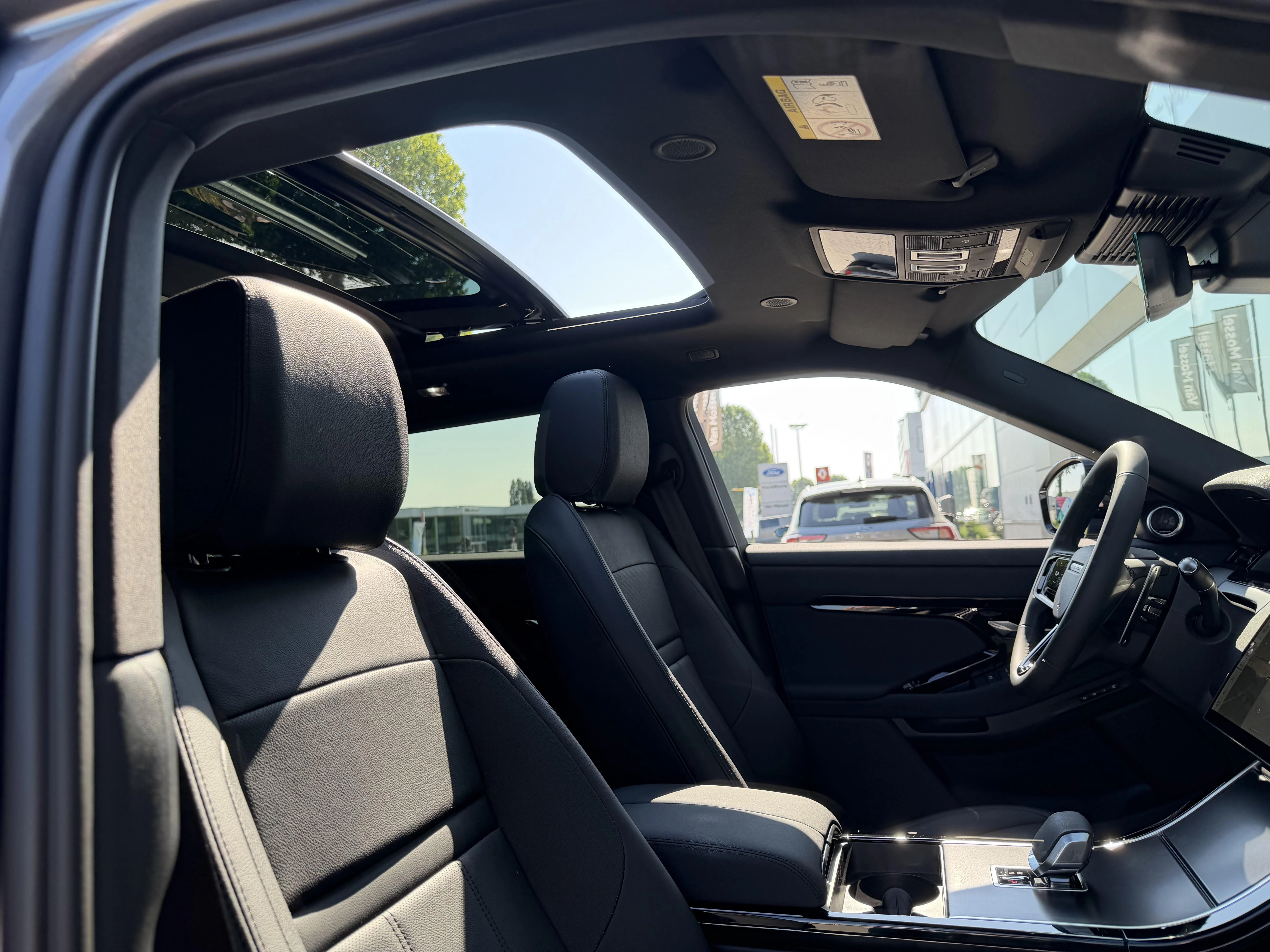 Land Rover Range Rover Evoque P270e Dynamic SE AWD Auto. 26MY