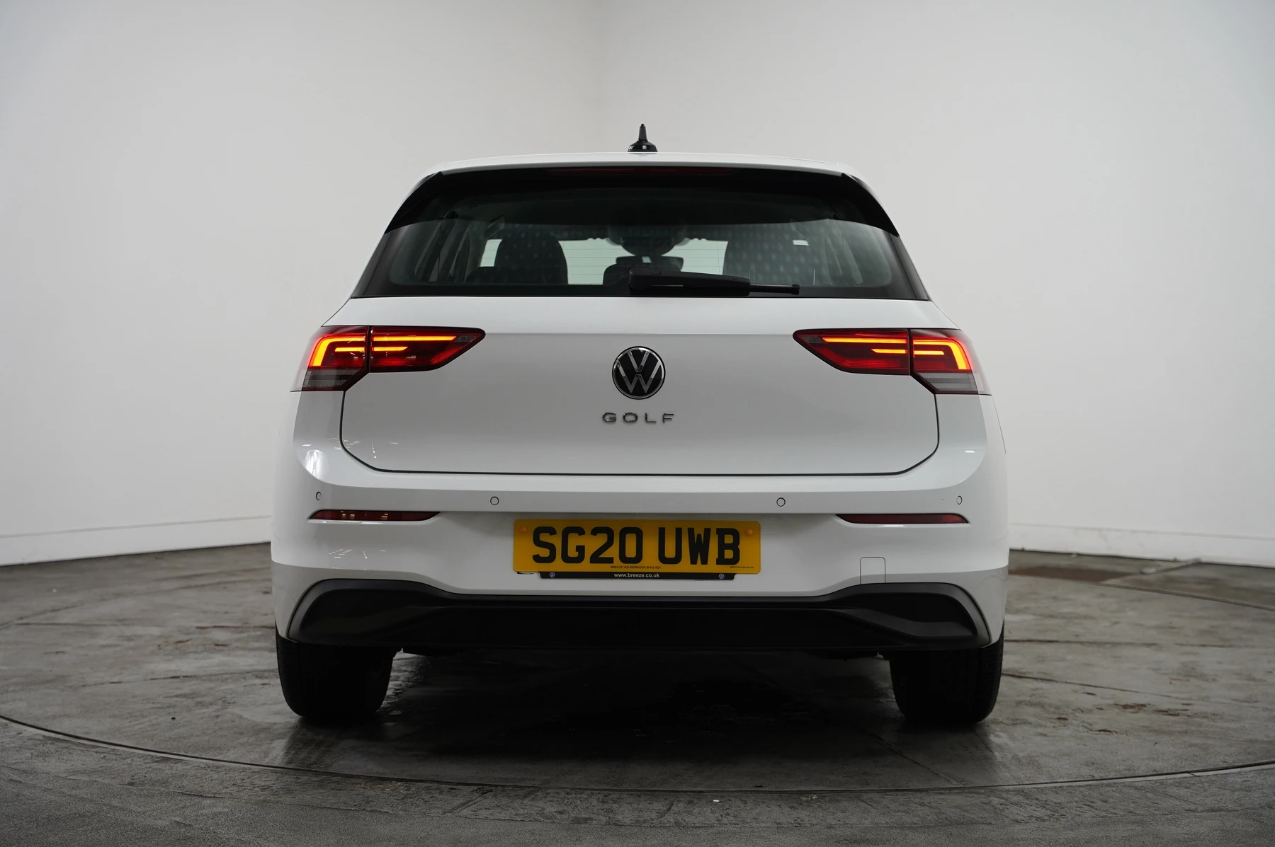 Volkswagen-Golf-image-13