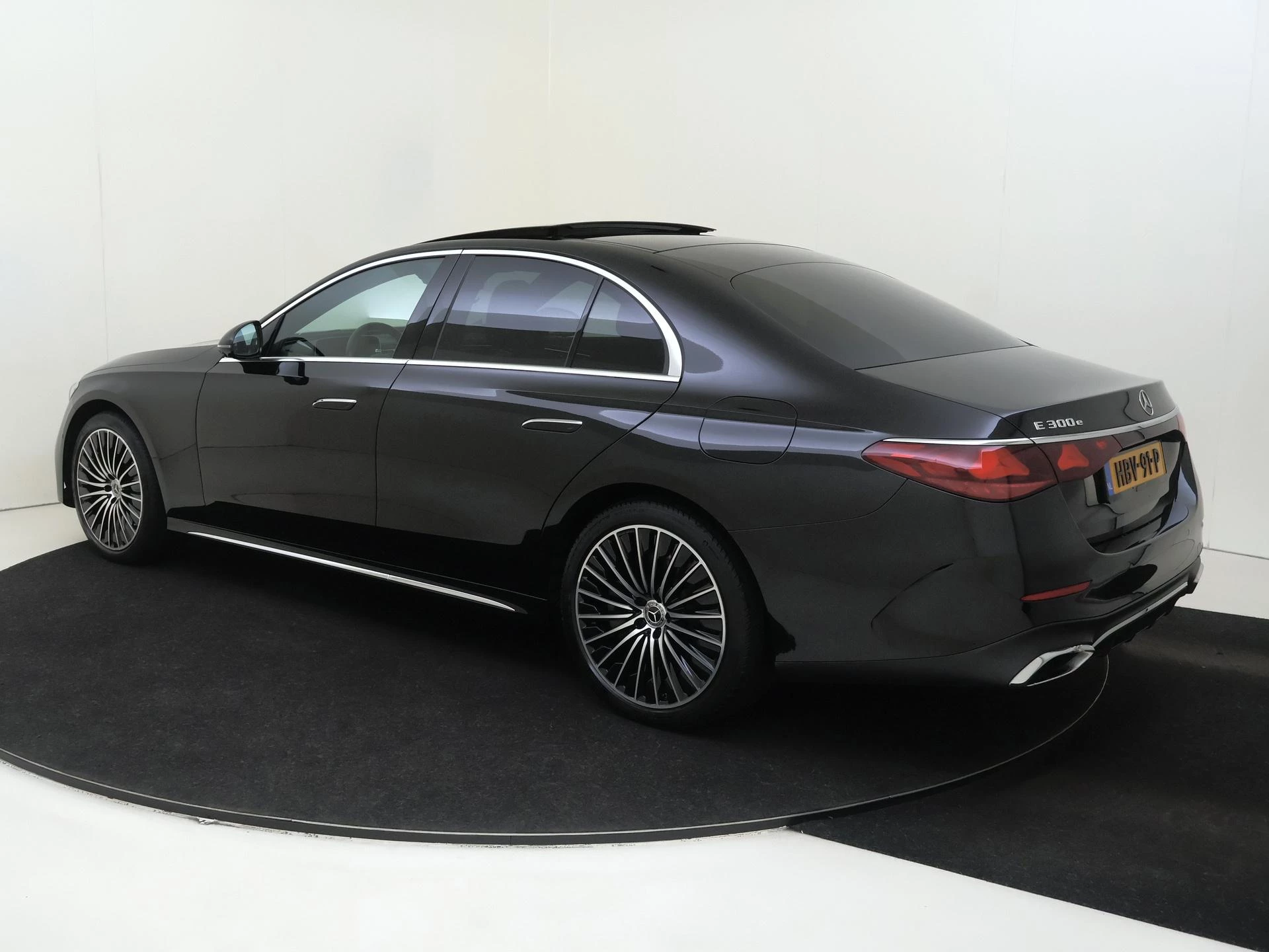 Mercedes-Benz-E-Klasse-image-2