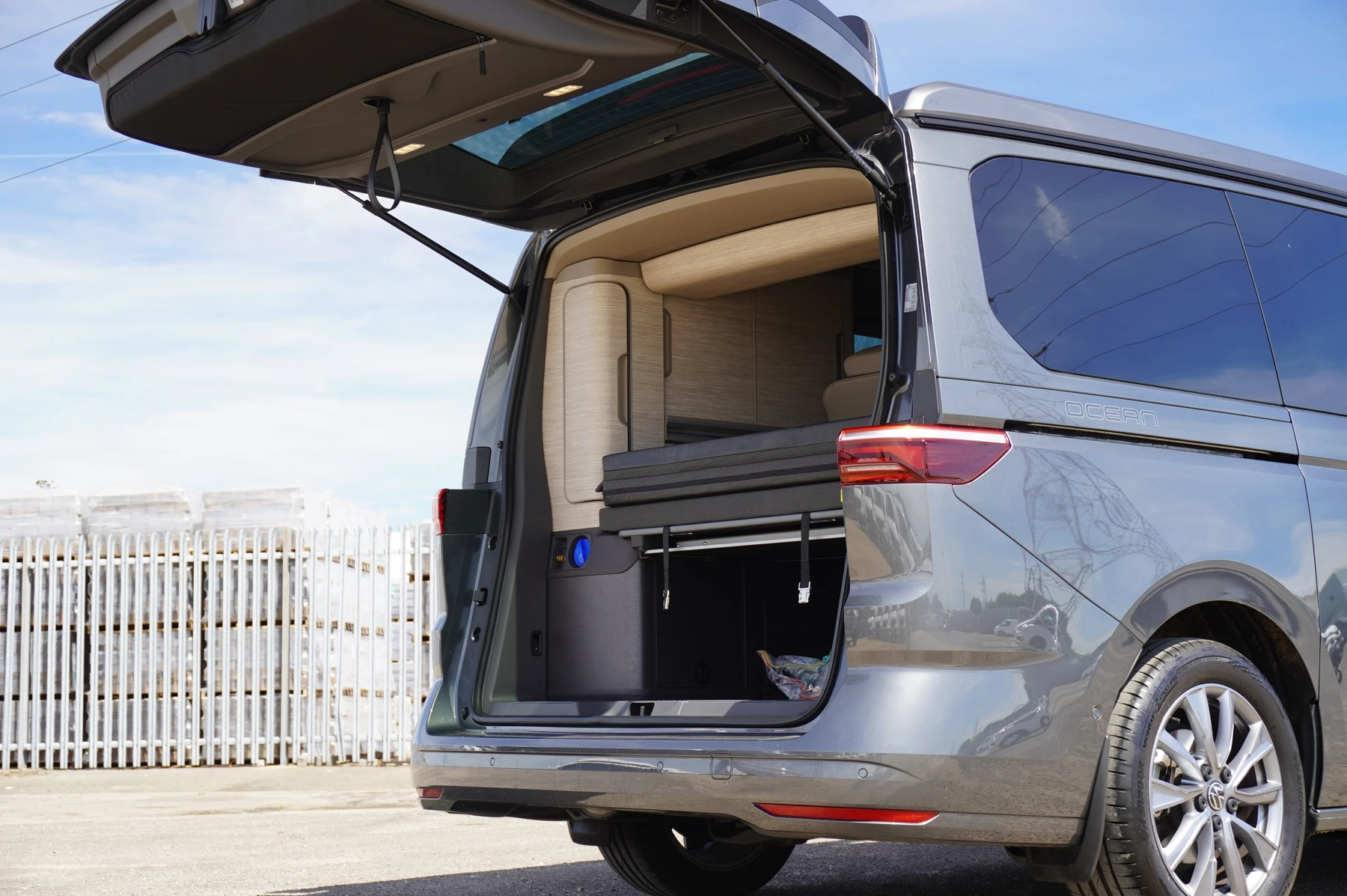 Volkswagen-California-image-25