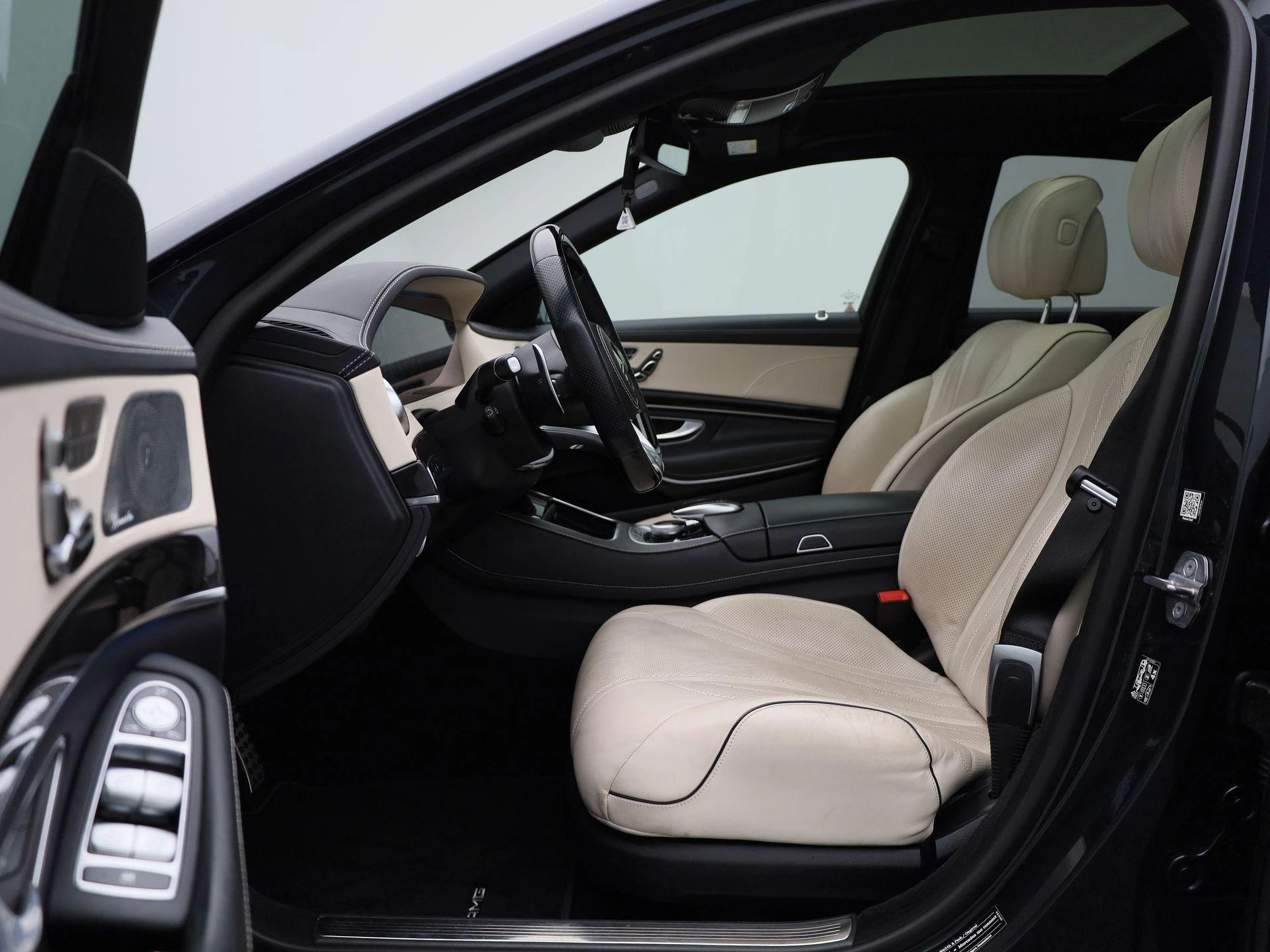 Mercedes-Benz-S-Klasse-image-10