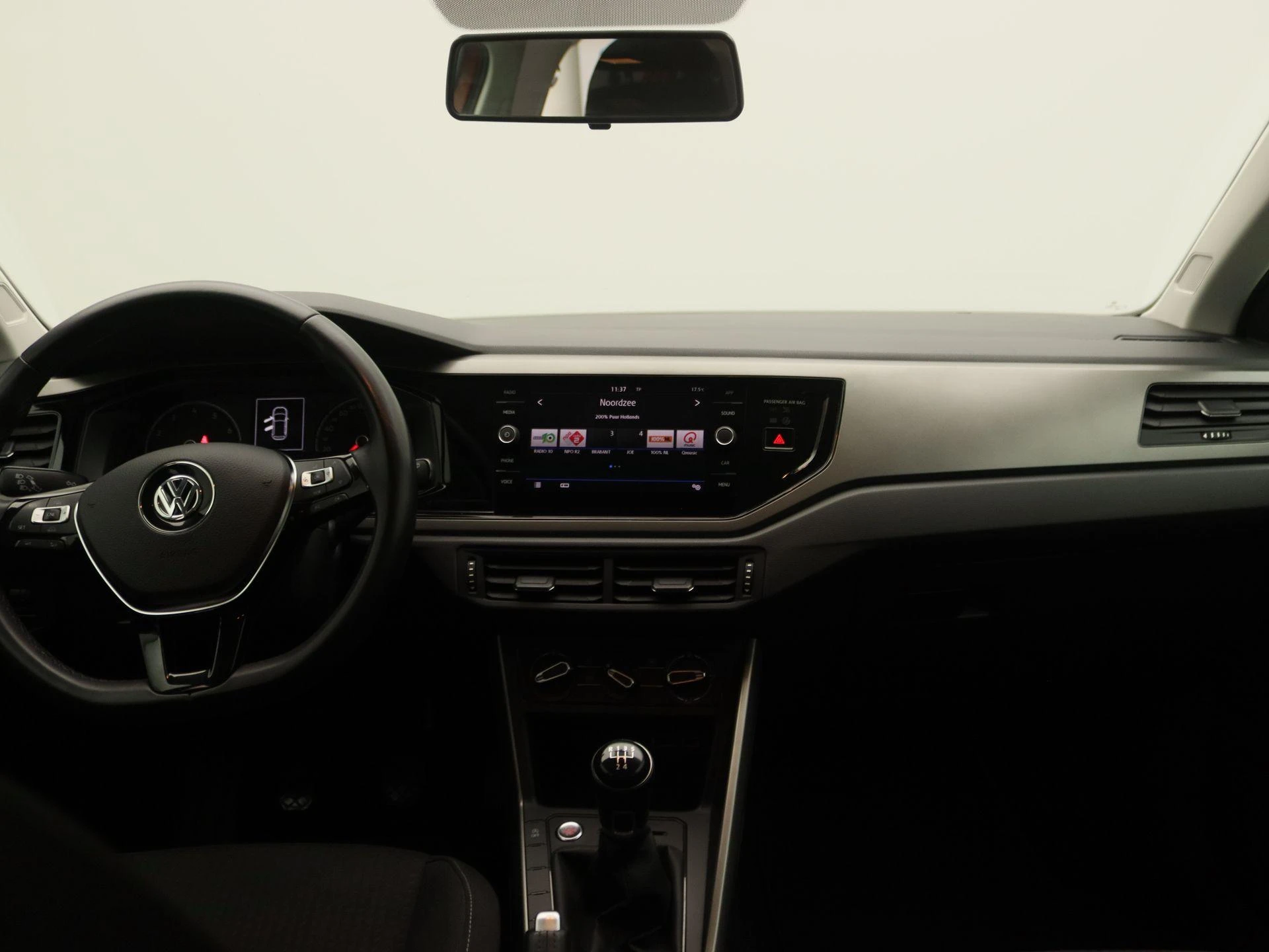 Volkswagen-Polo-image-7