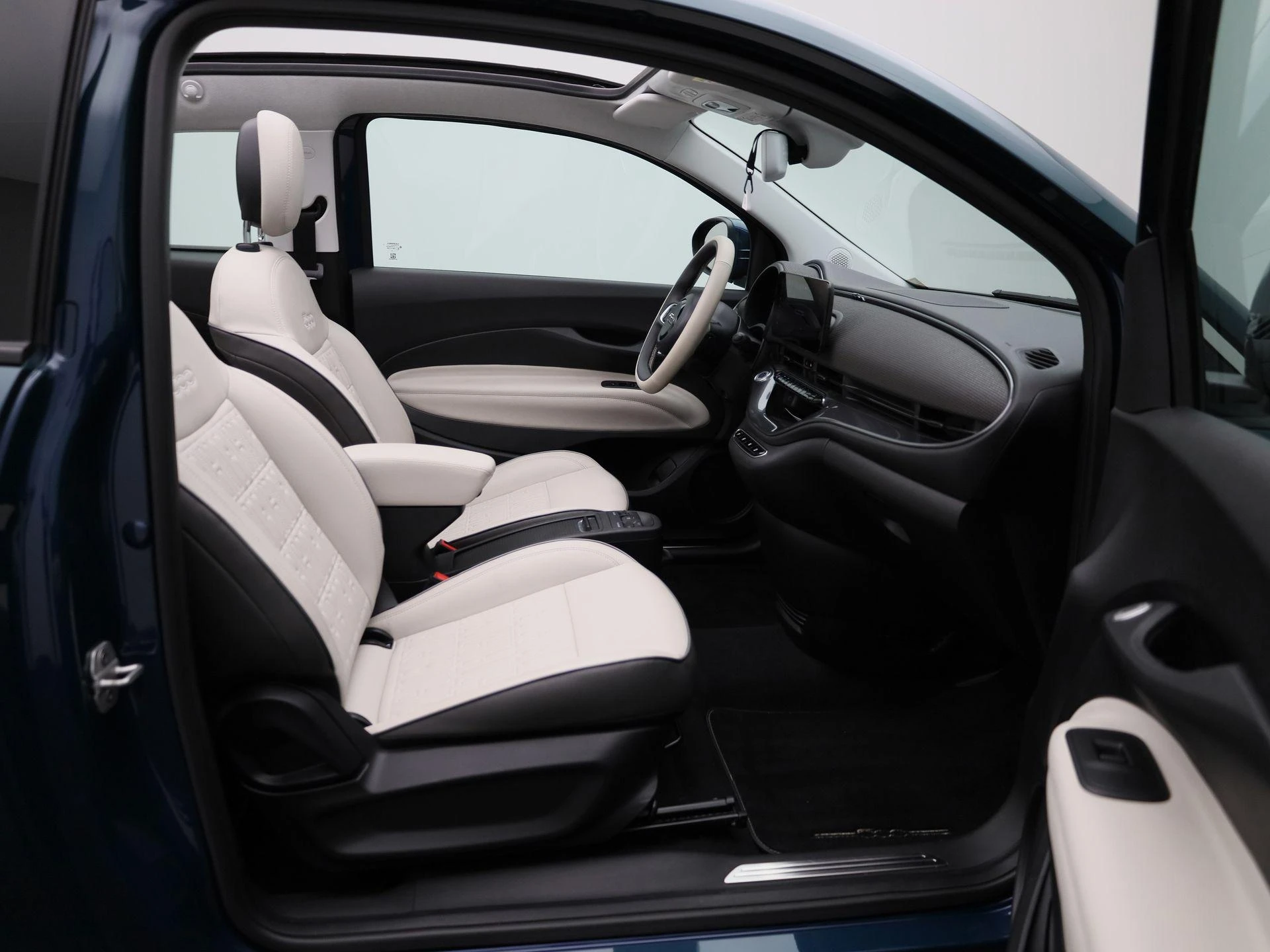 Fiat-500e-image-36