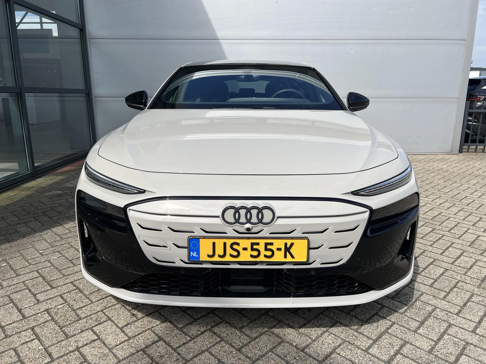Audi-A6 Avant e-tron-image-2