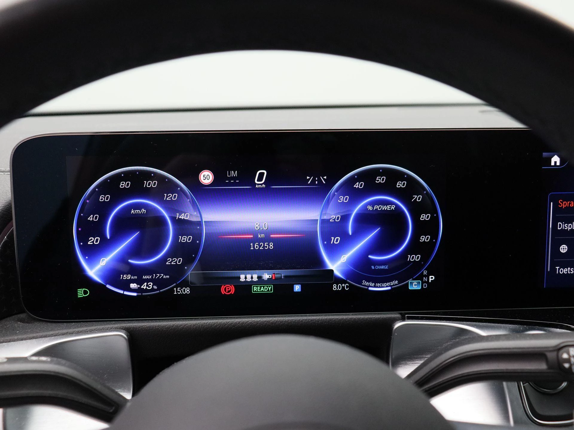 Mercedes-Benz-EQB-image-7