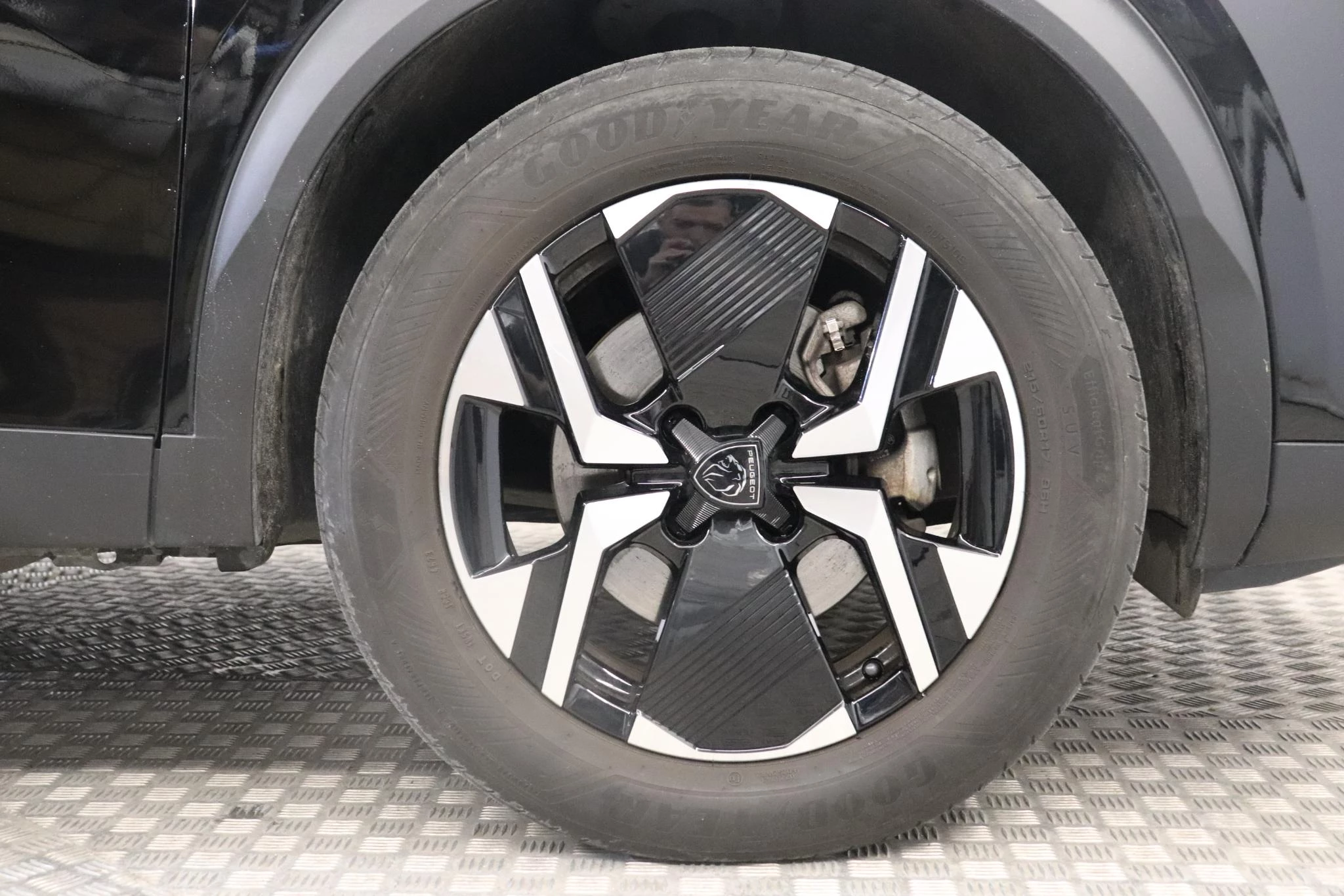 Peugeot-e-2008-image-8