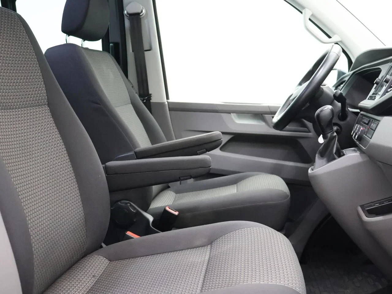 Volkswagen-Transporter-image-5