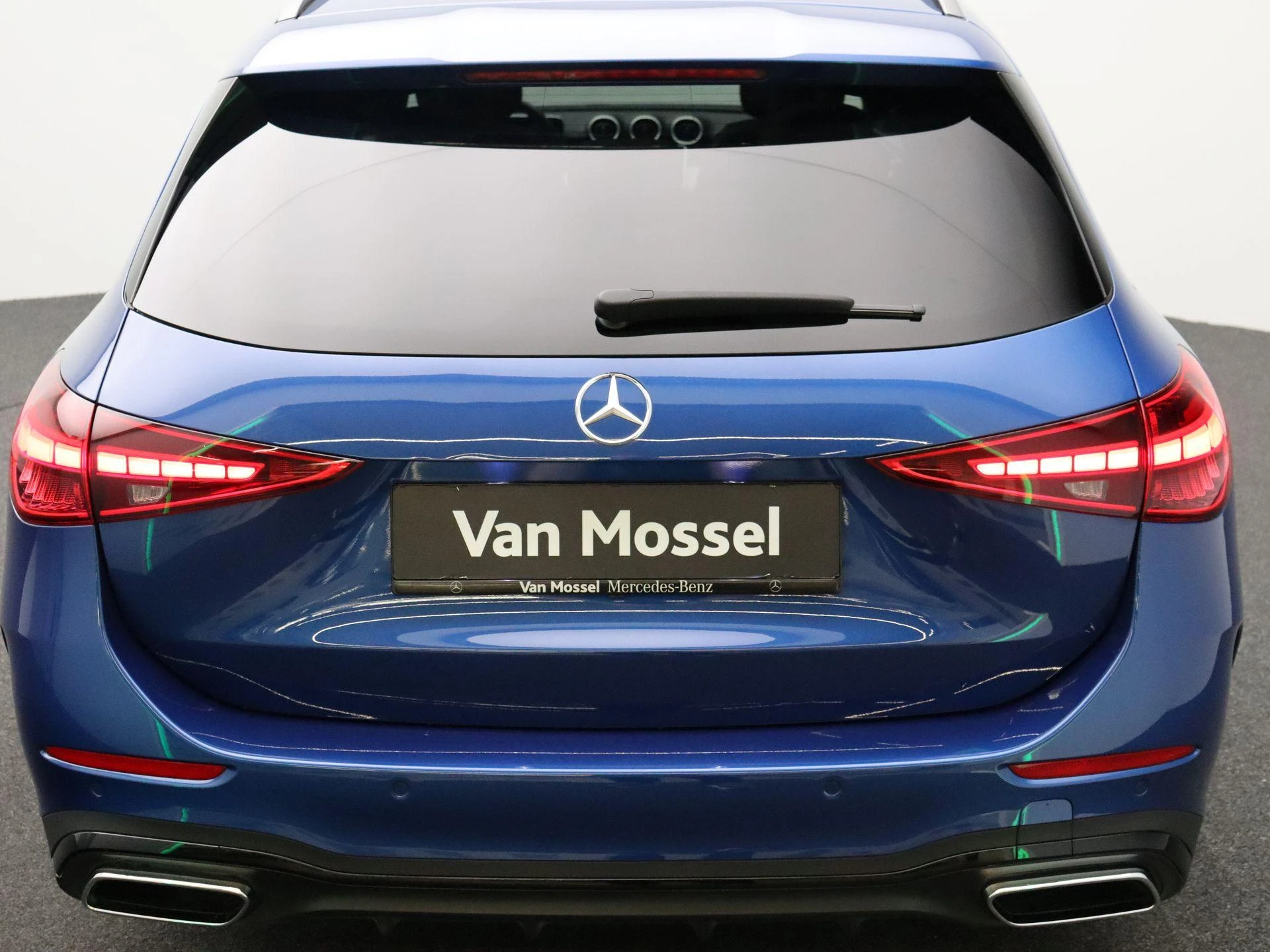 Mercedes-Benz-C-Klasse-image-26