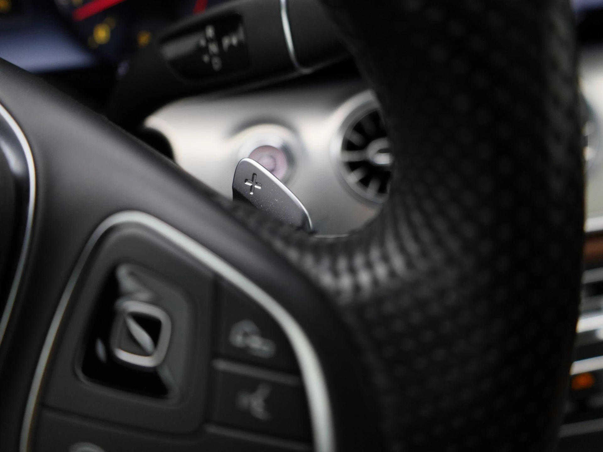 Mercedes-Benz-E-Klasse-image-23