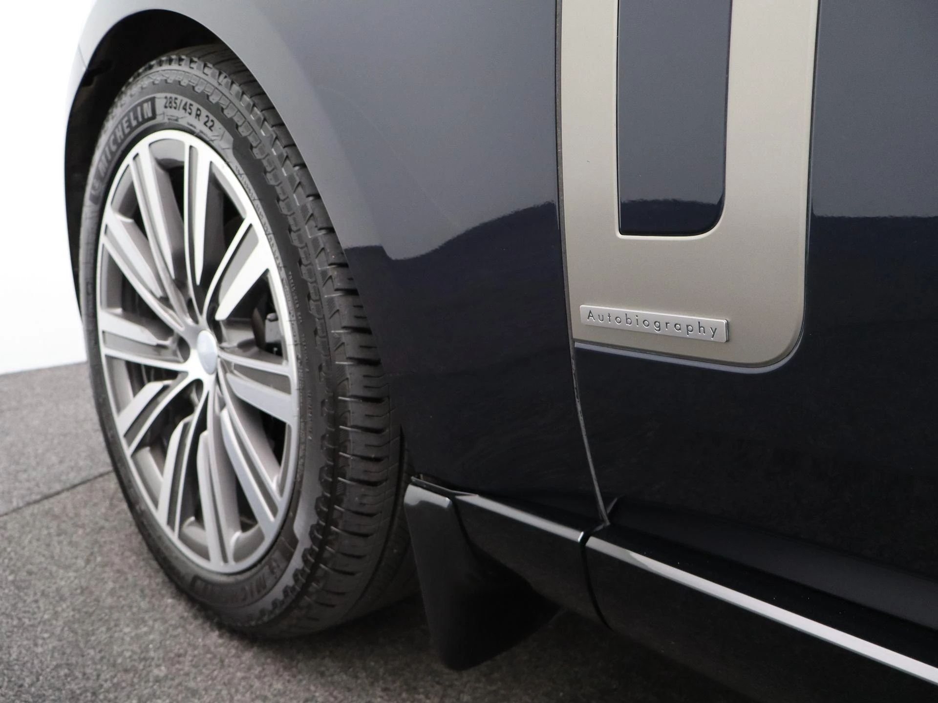 Land Rover Range Rover 3.0 P460e LWB Autobiography PHEV