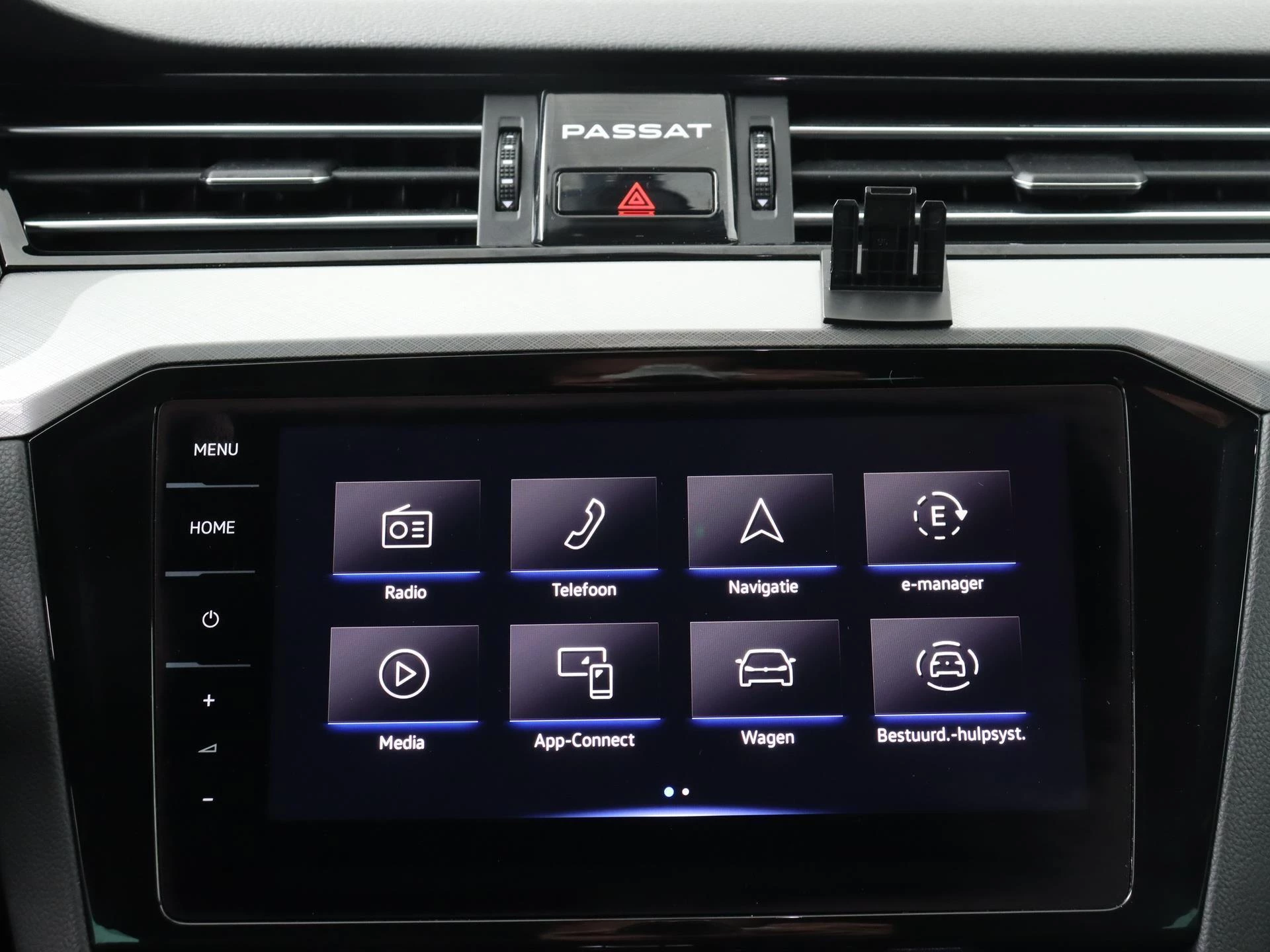 Volkswagen-Passat-image-11