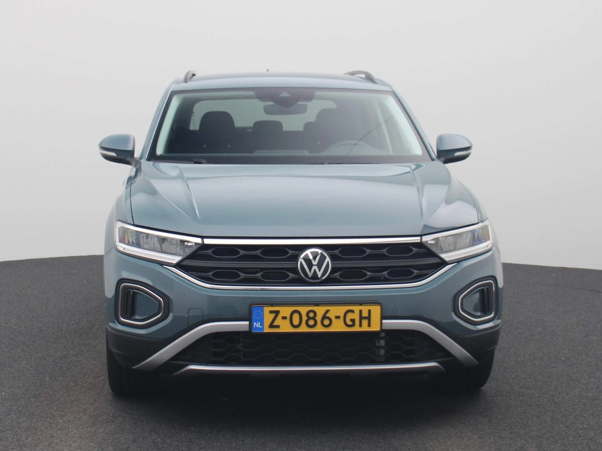 Volkswagen-T-Roc-image-2