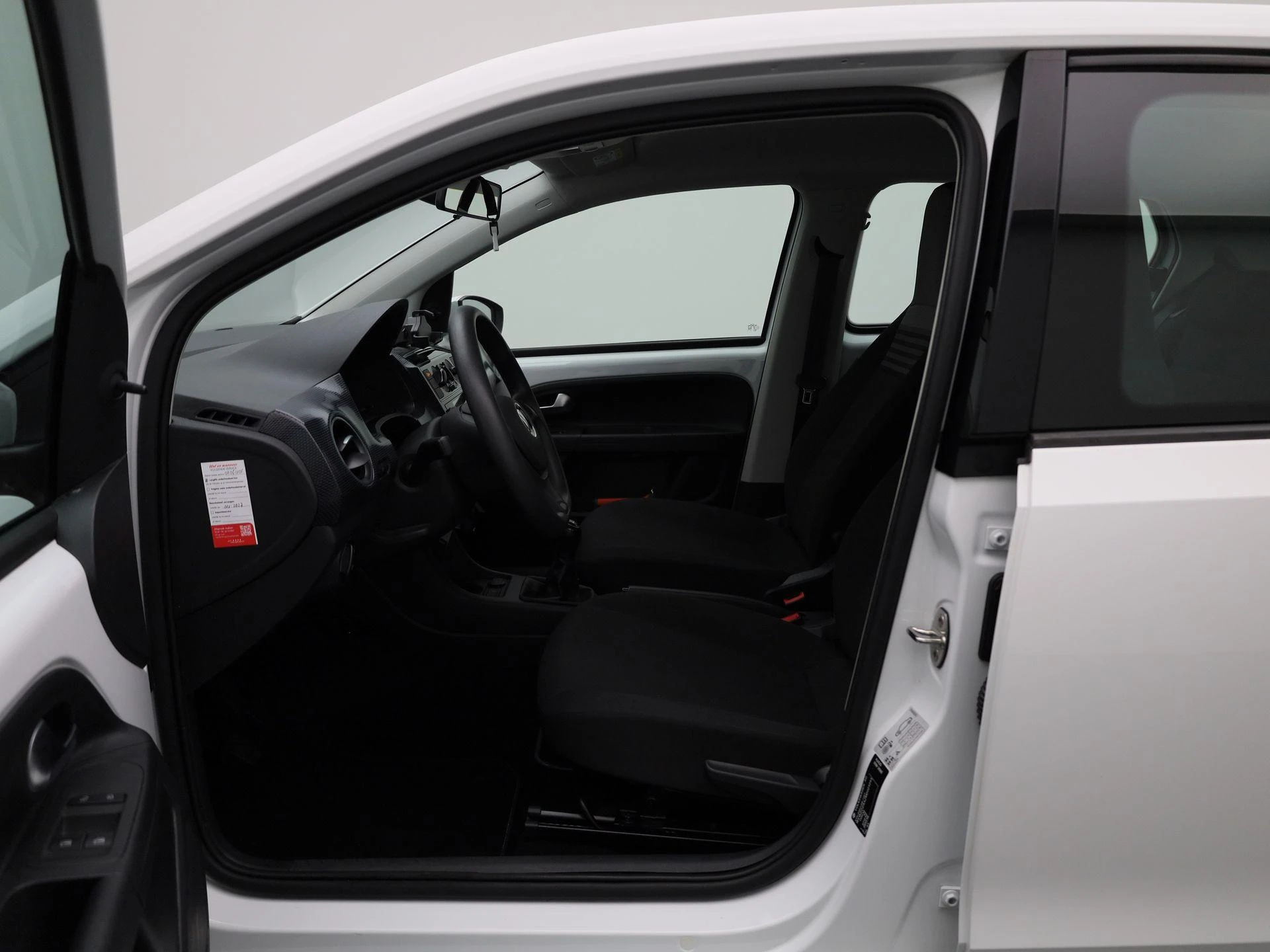 Volkswagen-up!-image-8