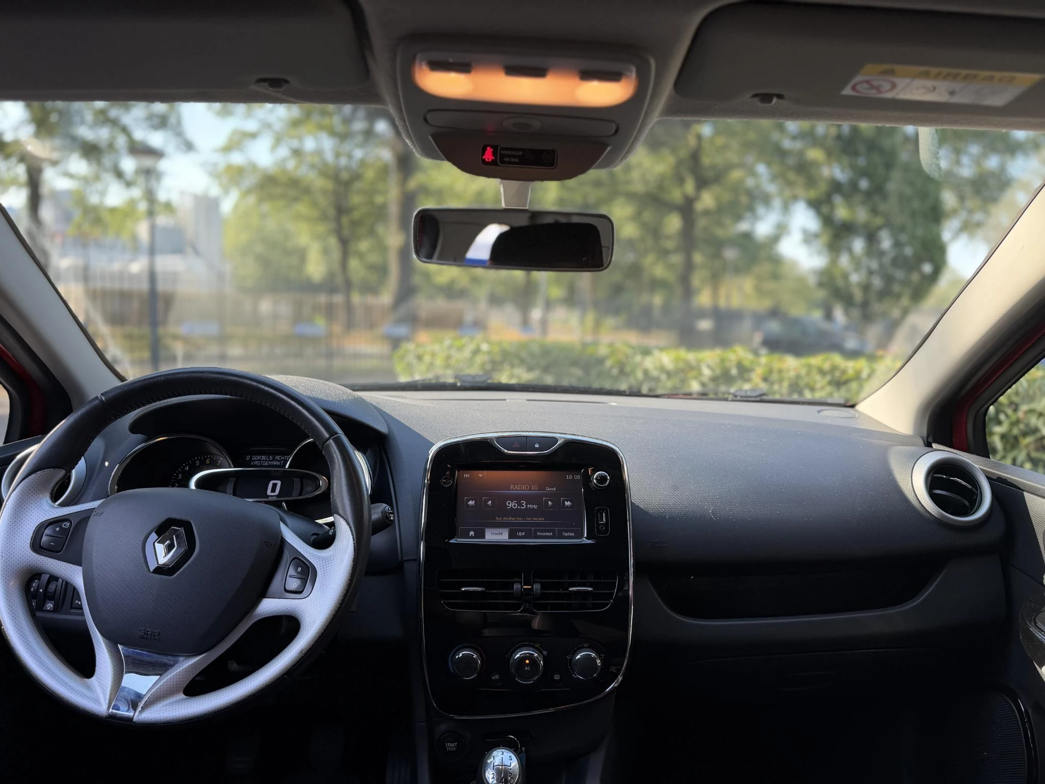 Renault-Clio-image-2