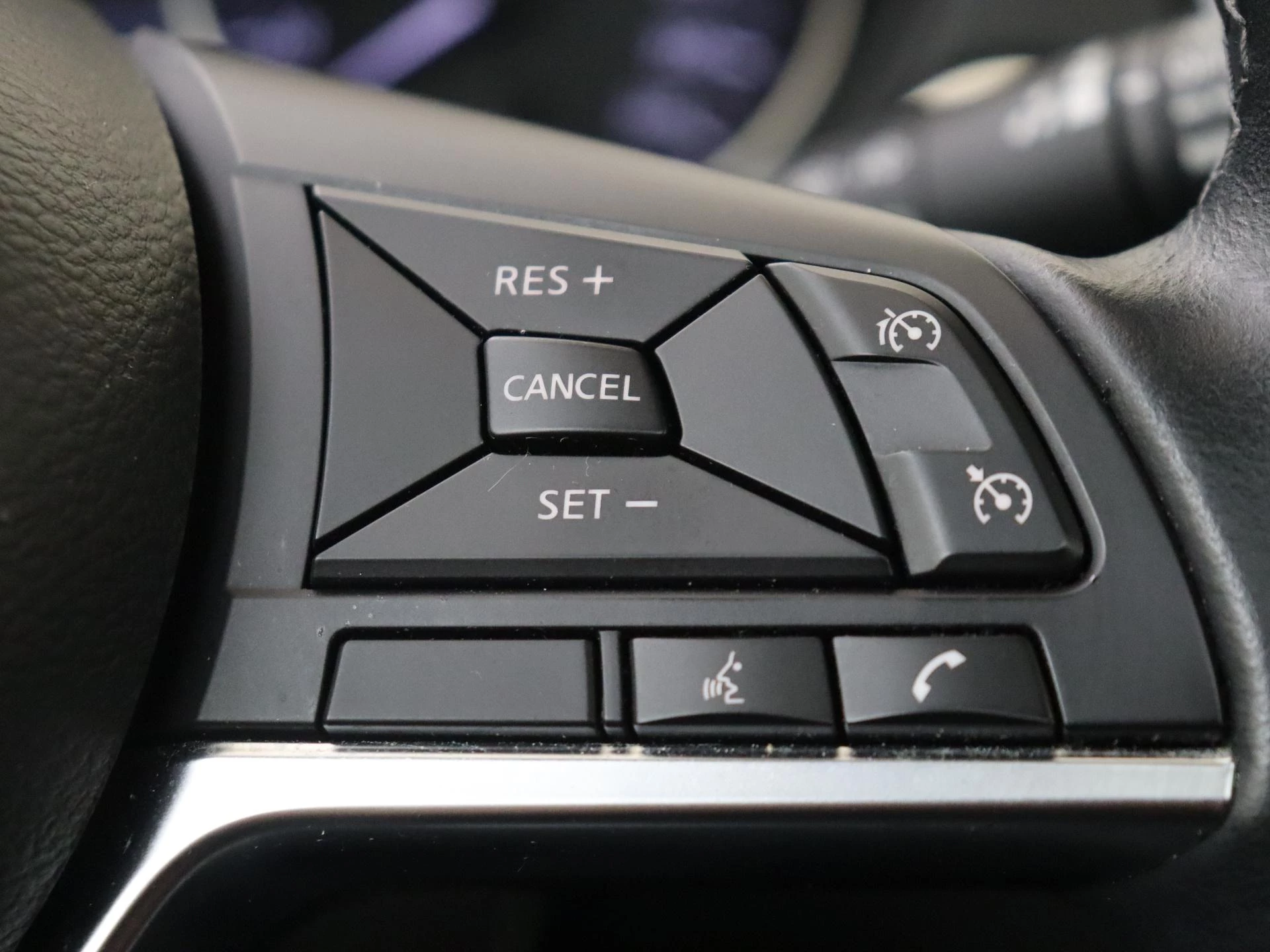 Nissan-QASHQAI-image-17