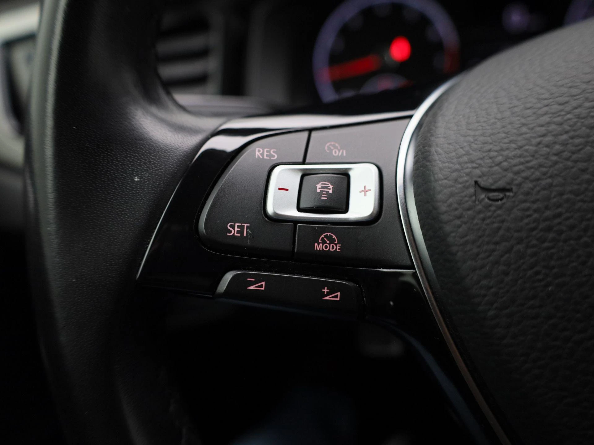 Volkswagen-Polo-image-18
