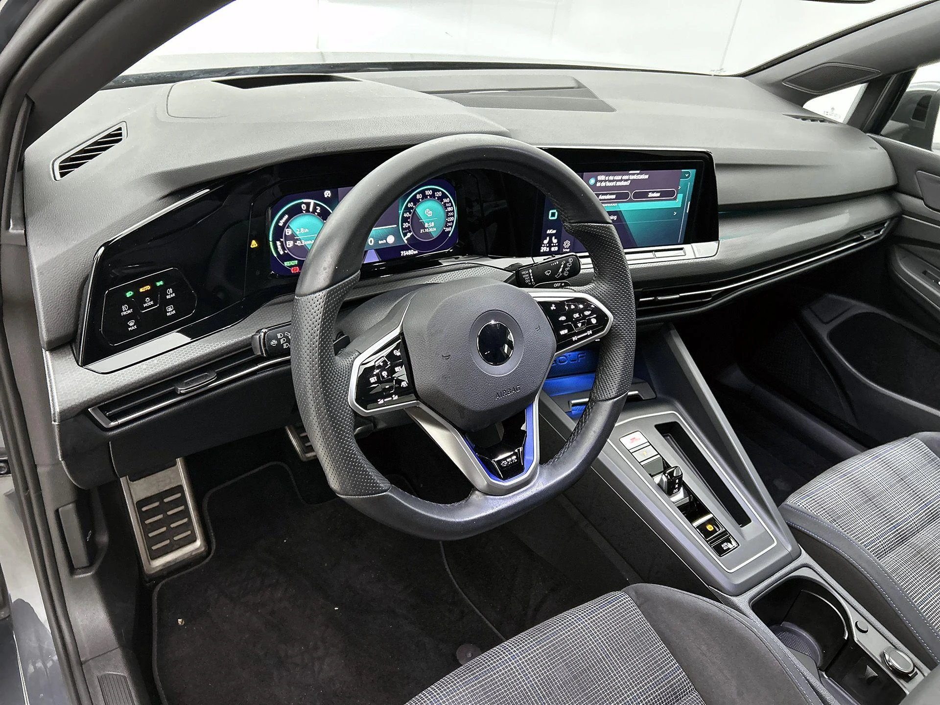 Volkswagen-Golf-image-17
