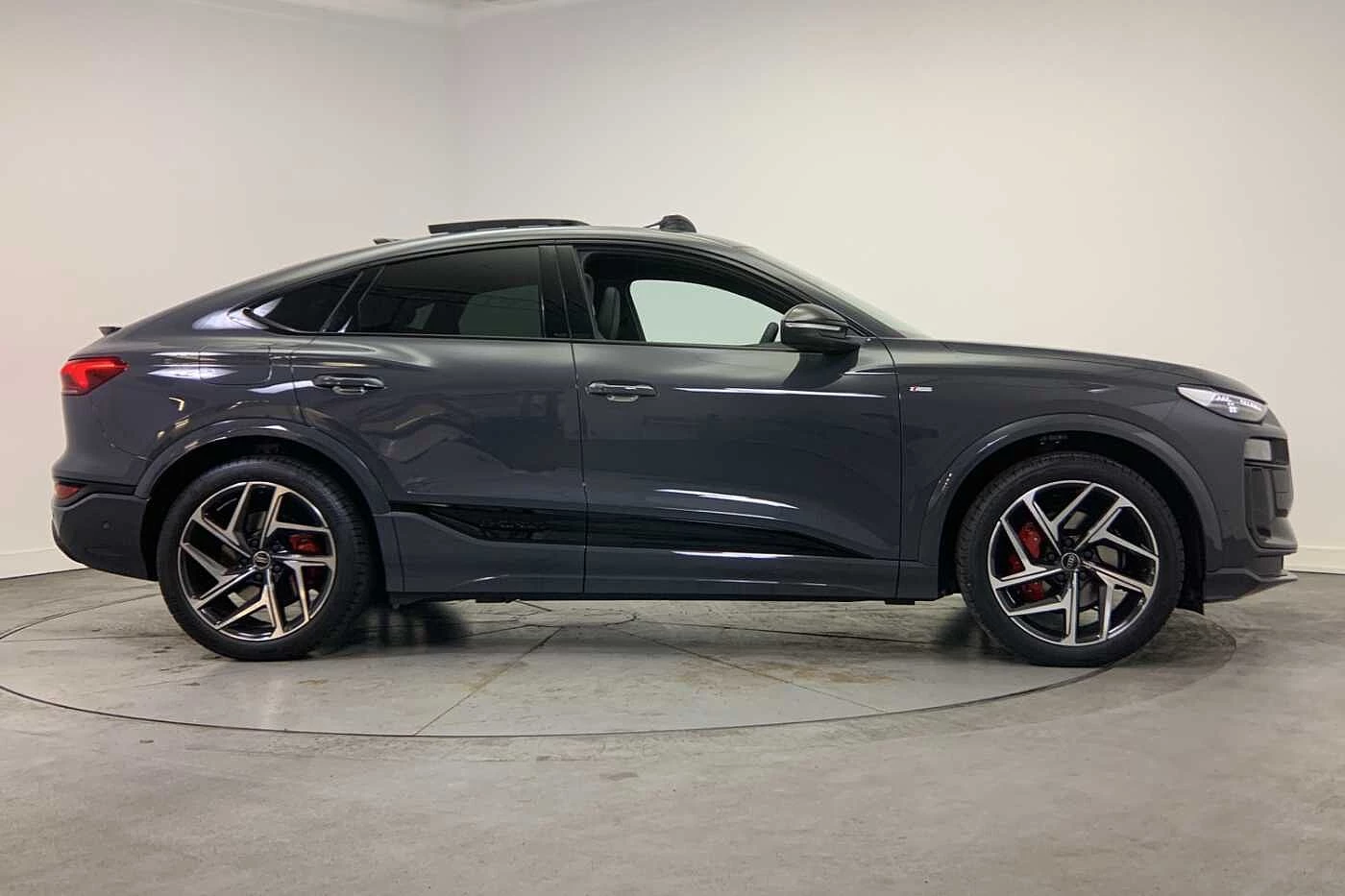 Audi-Q6 e-tron-image-3