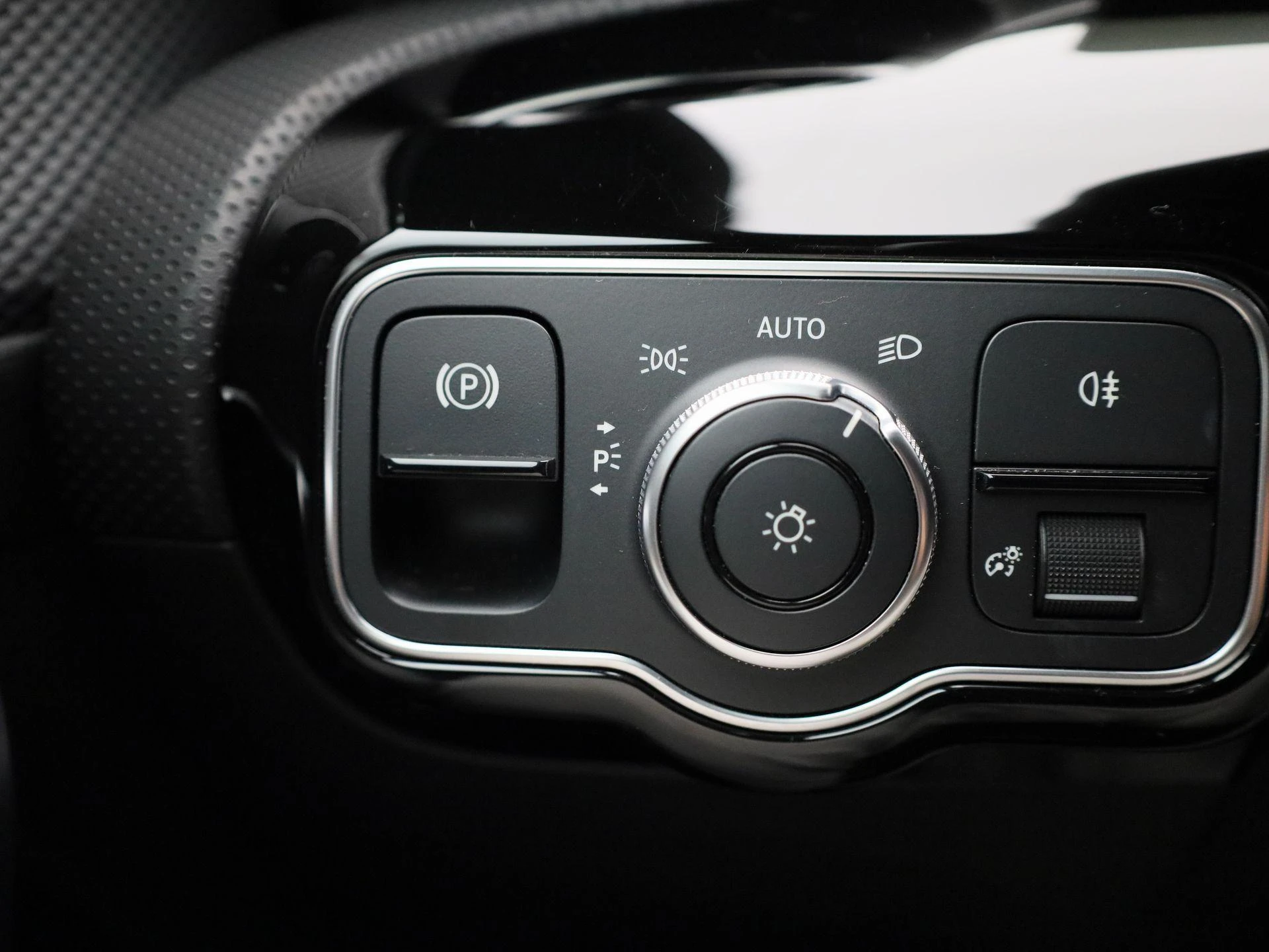 Mercedes-Benz-CLA-image-20