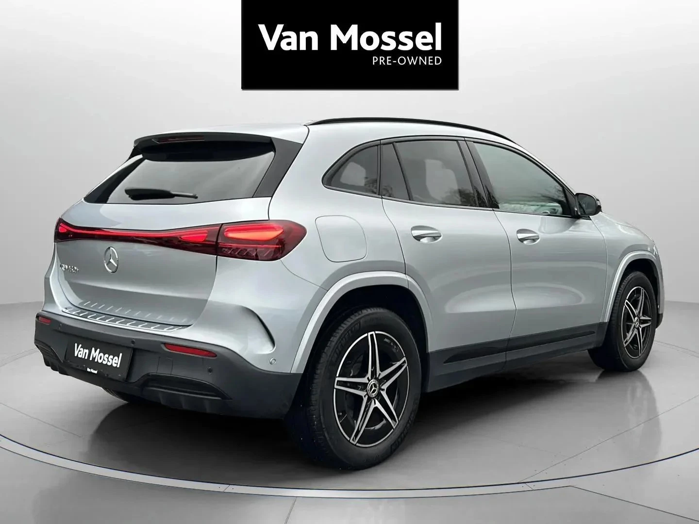 Mercedes-Benz-EQA-image-4