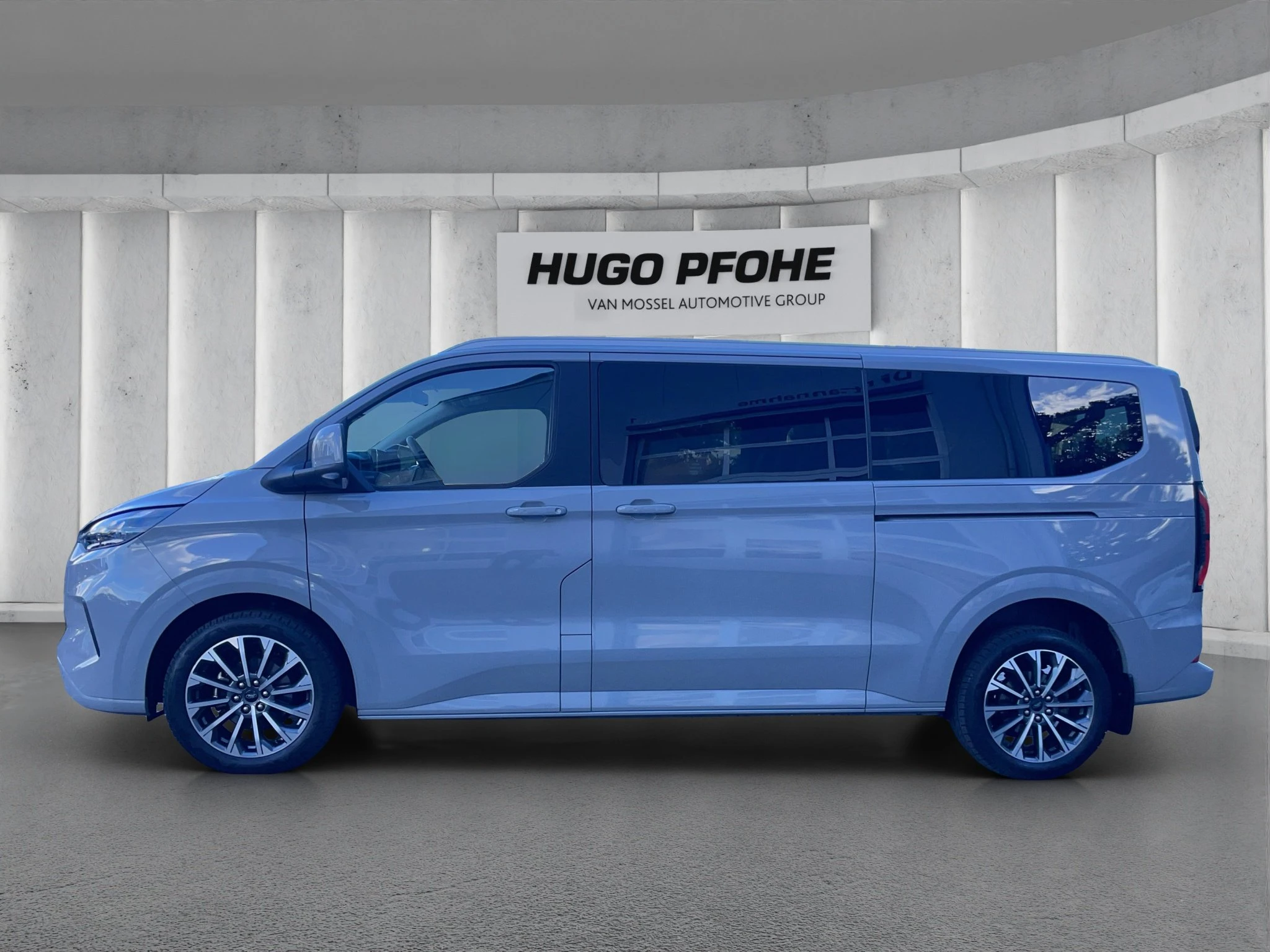 Ford-Tourneo Custom-image-1