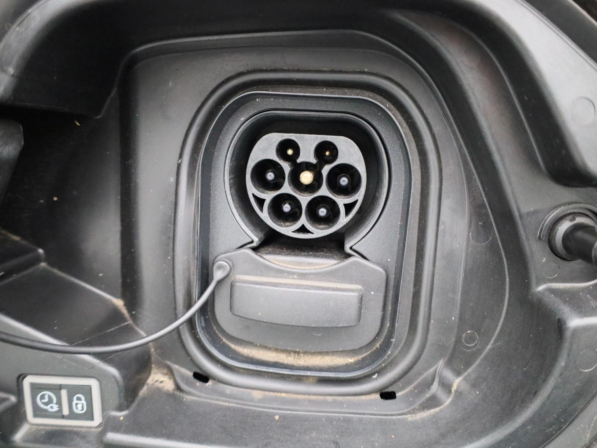 Peugeot-e-208-image-12