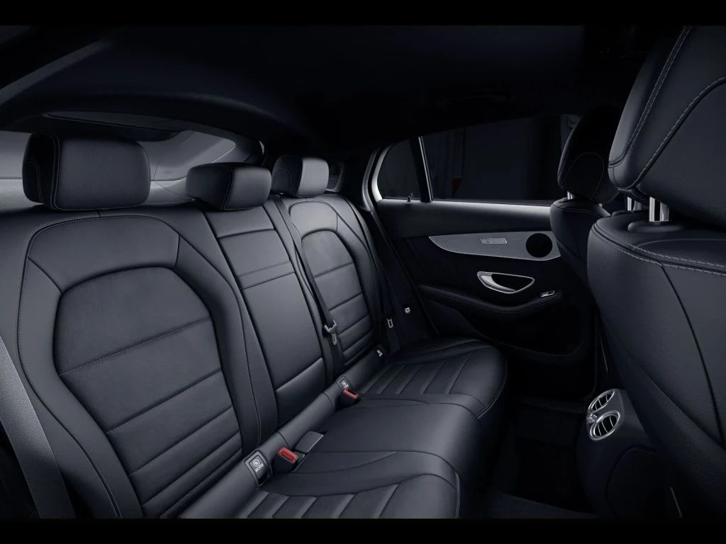 Mercedes-Benz-GLC 220 d-image-10