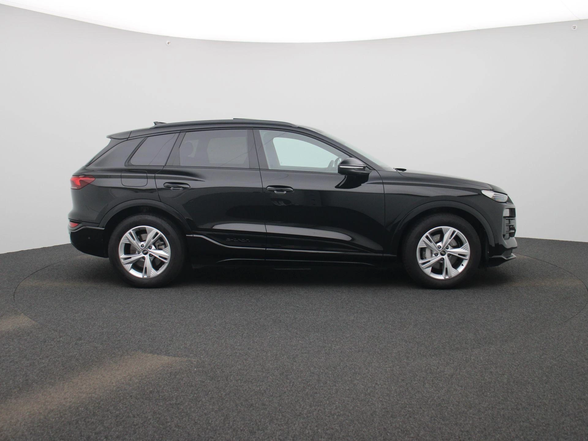 Audi-Q6 e-tron-image-5
